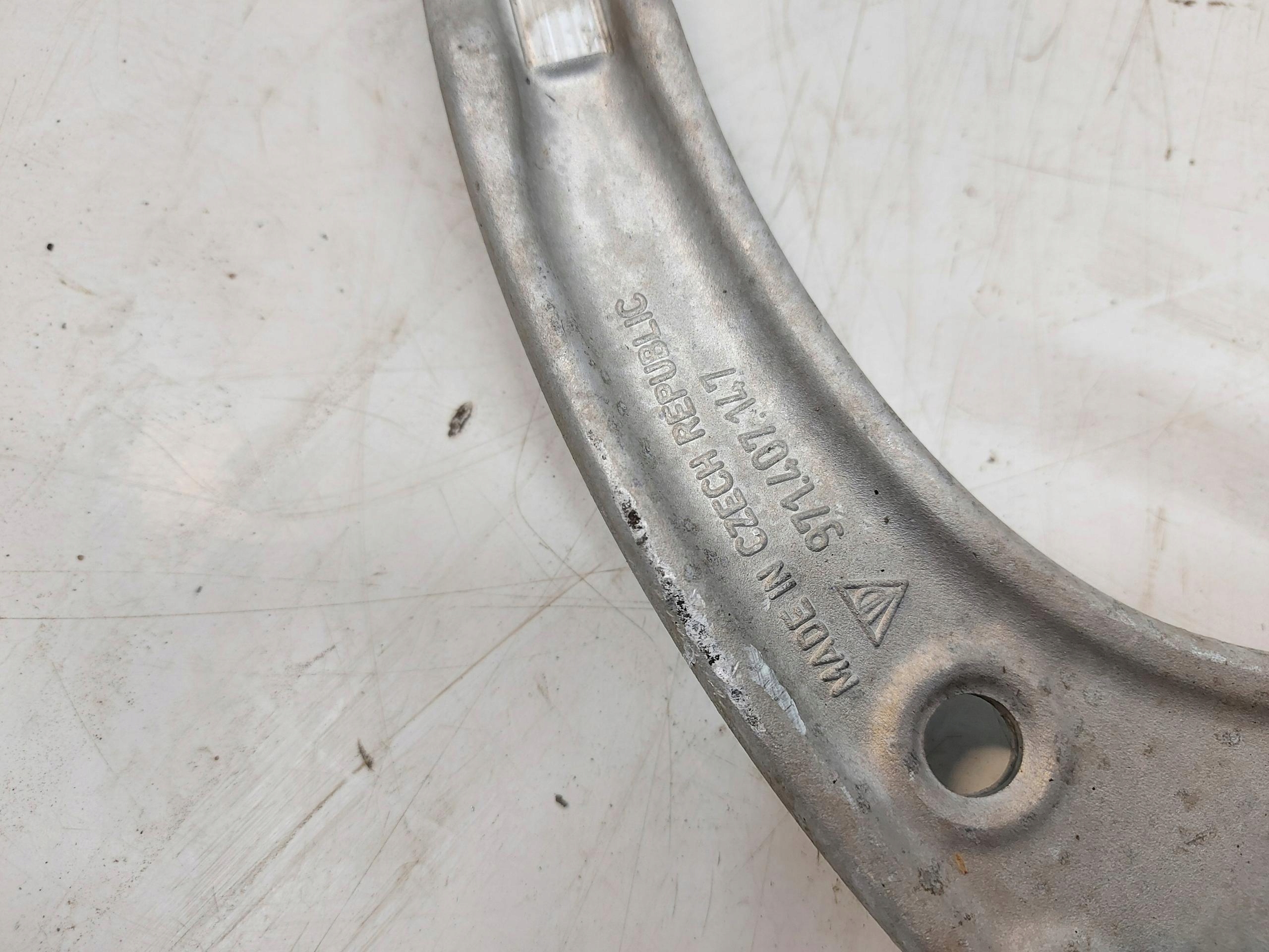 Porsche Taycan 4S 9J1 2021r arm right front 9J14071021A