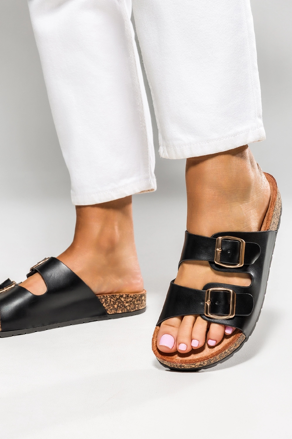 KLAPKI DAMSKIE NA PROFILOWANEJ KORKOWEJ PODESZWIE PŁASKIE CZARNE r 39 Rozmiar 39