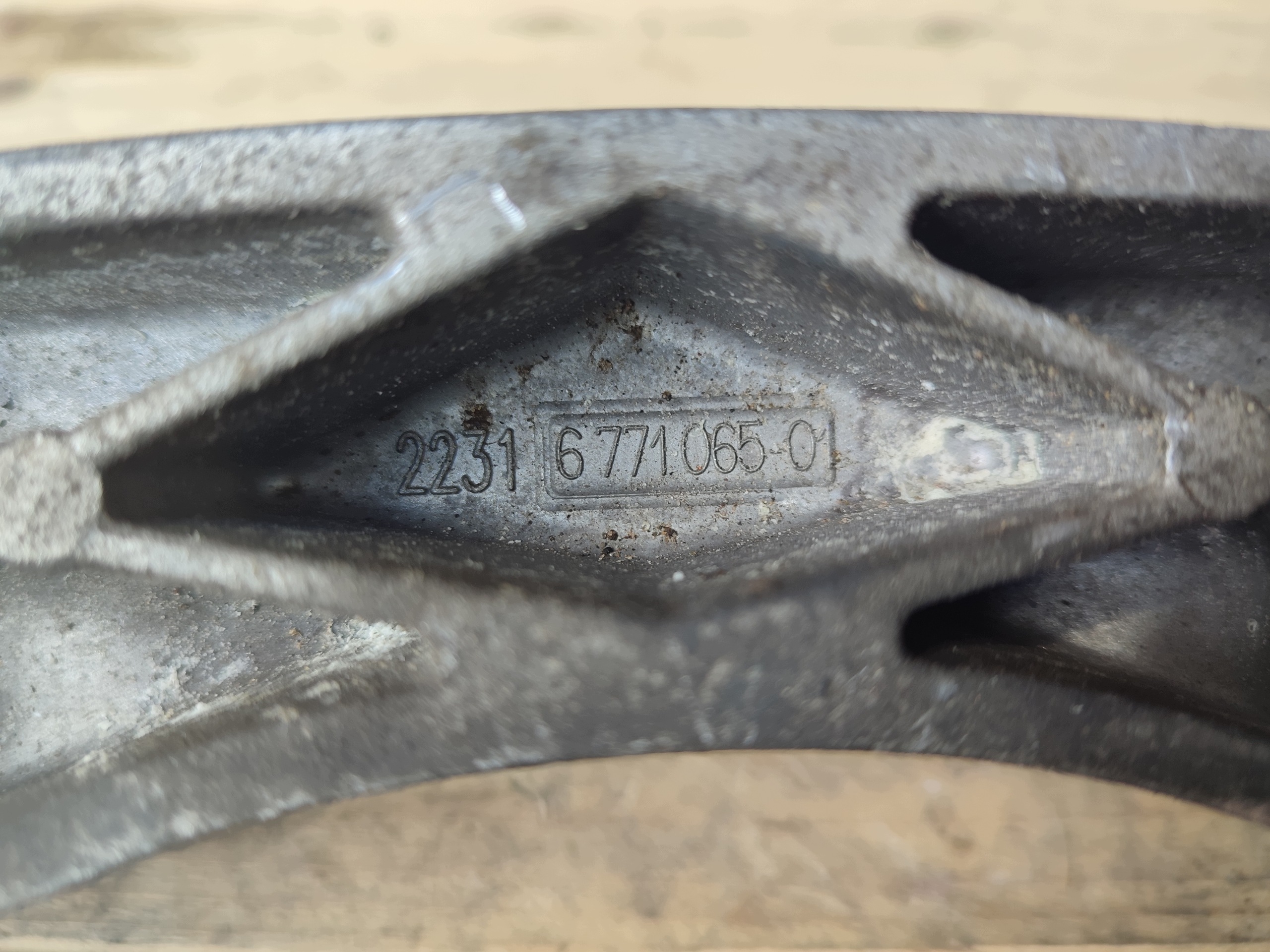 Stütze Halter Getriebe getriebe BMW E82 E88 125i 128i E90 E92 6771065