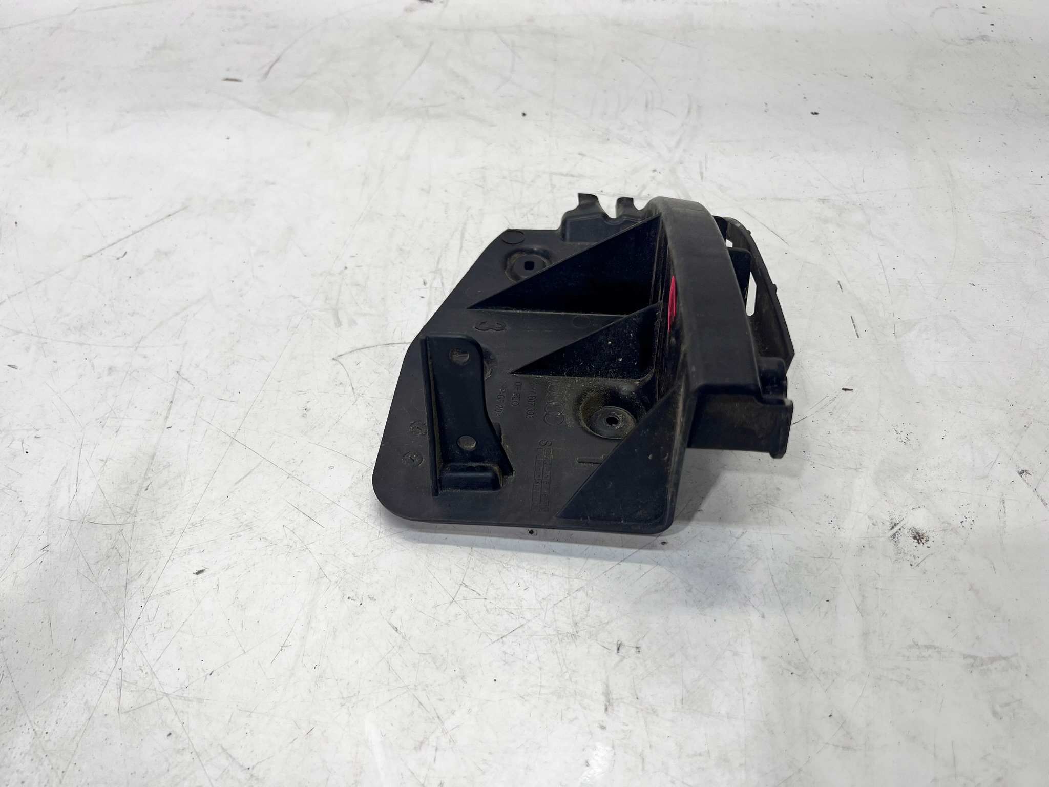 support bracket holder of a bumper left rear part AUDI A3 8P CABRIO 8P7807393