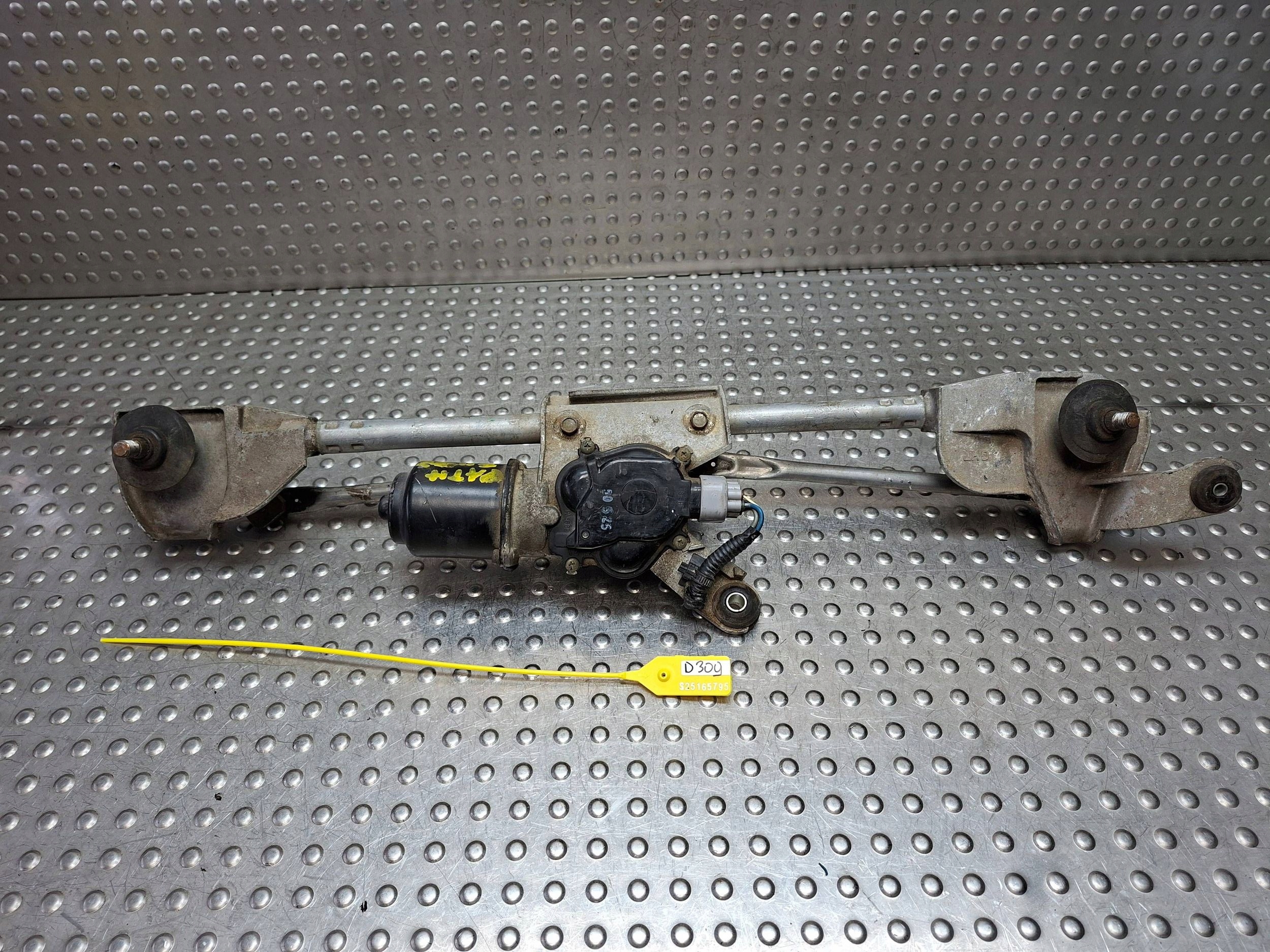 wiper mechanism front NISSAN NAVARA PATHFINDER 05