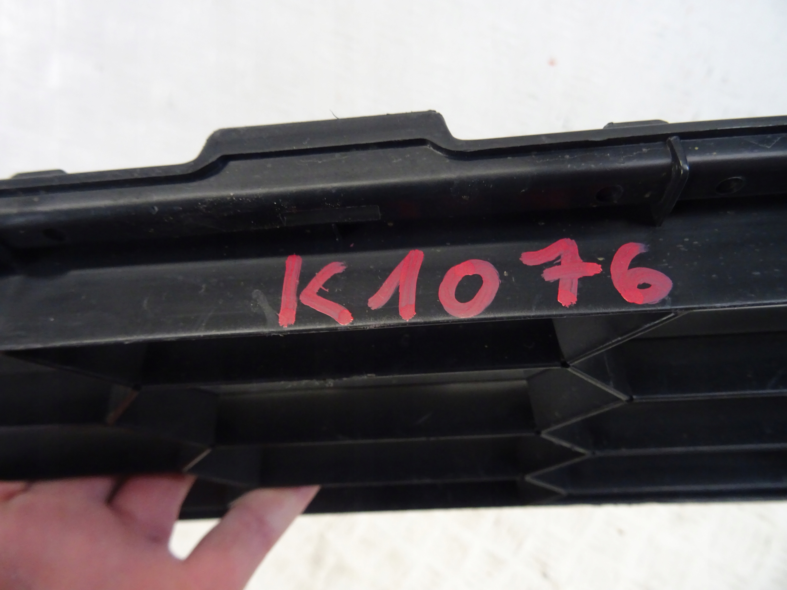grid of a bumper front front central MITSUBISHI L200 6402A357