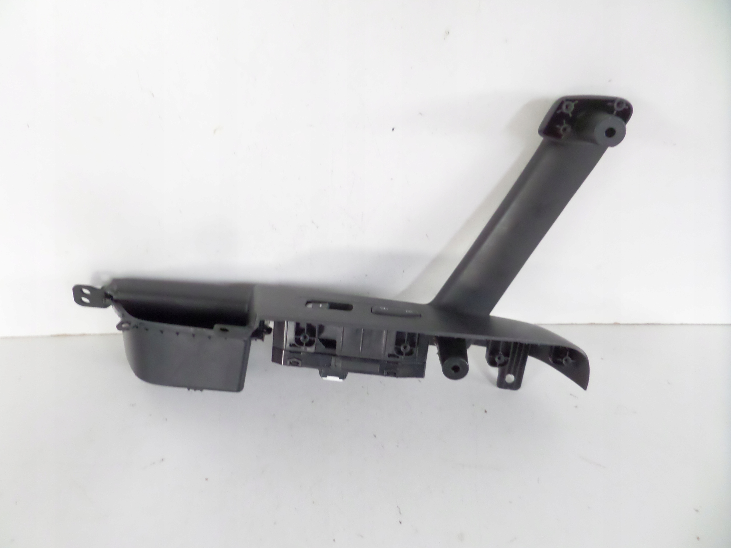 bracket upholstery front right KIA SPORTAGE IV 15