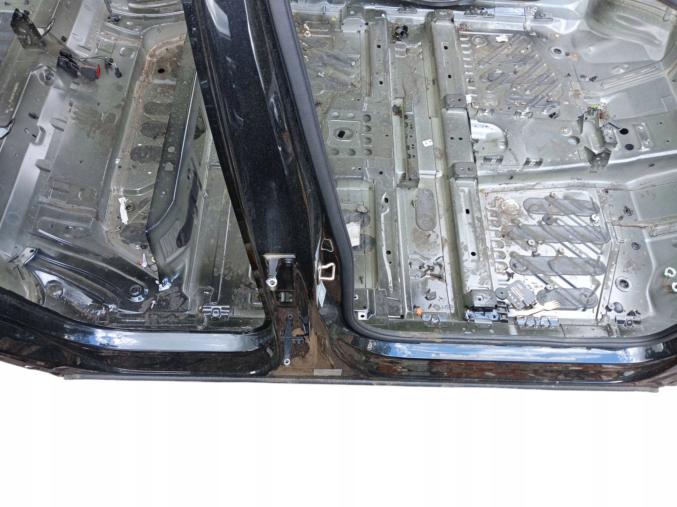 threshold right pillar B central AUDI Q4 E-TRON LAK: LY9T (2021-)