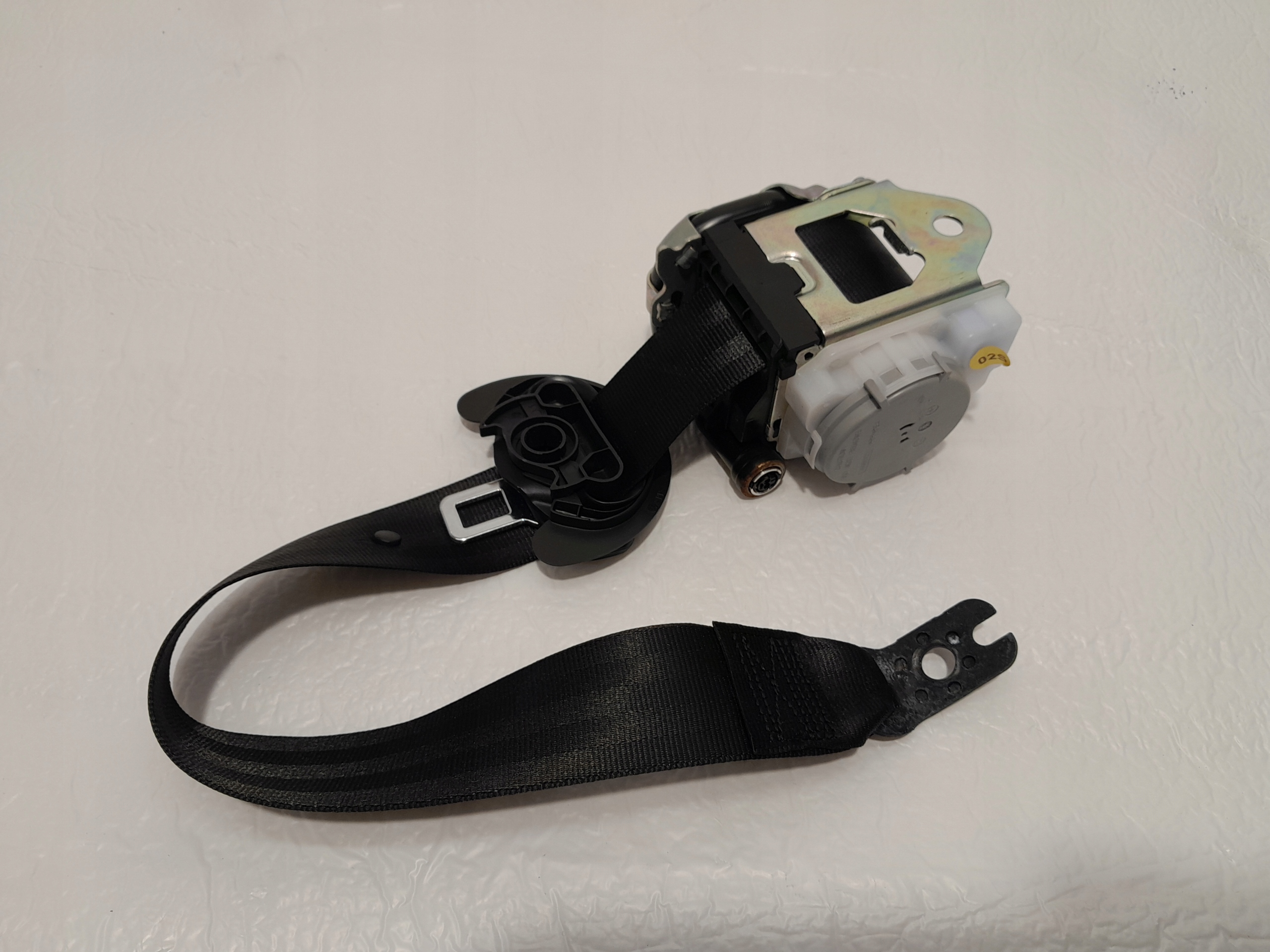 PORSCHE CAYENNE 9Y Gurten Sicherheits links heck 9Y0857805B