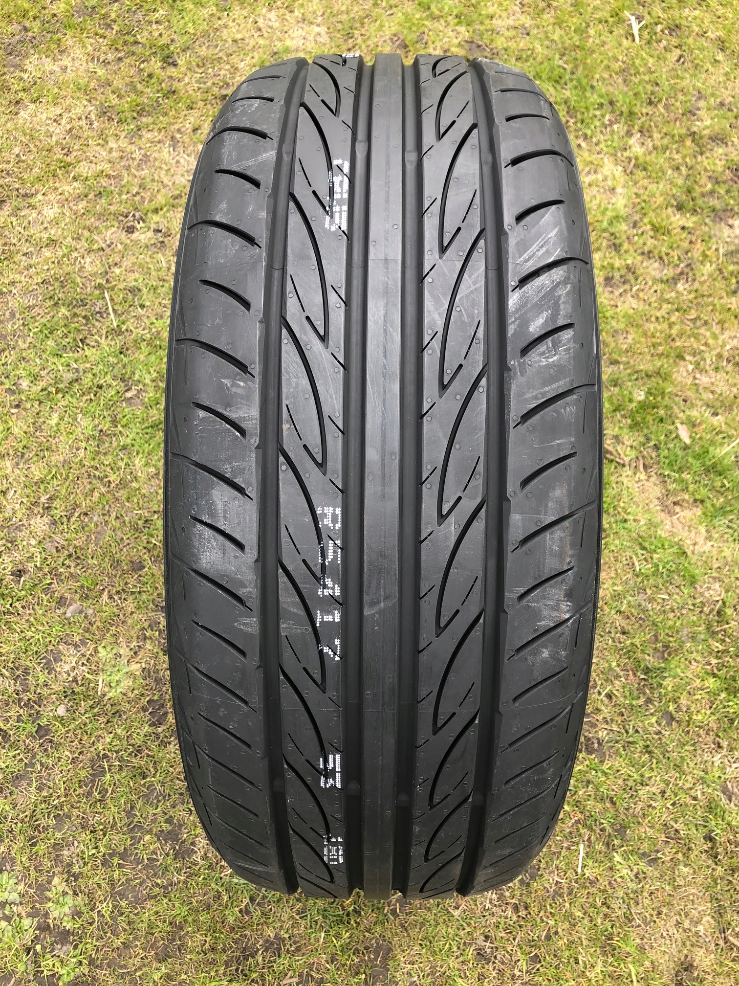 4x Yokohama Advan Fleva V701 225/50/17 225/50R17 225/50 R17 Lato EAN (GTIN) 4968814900021