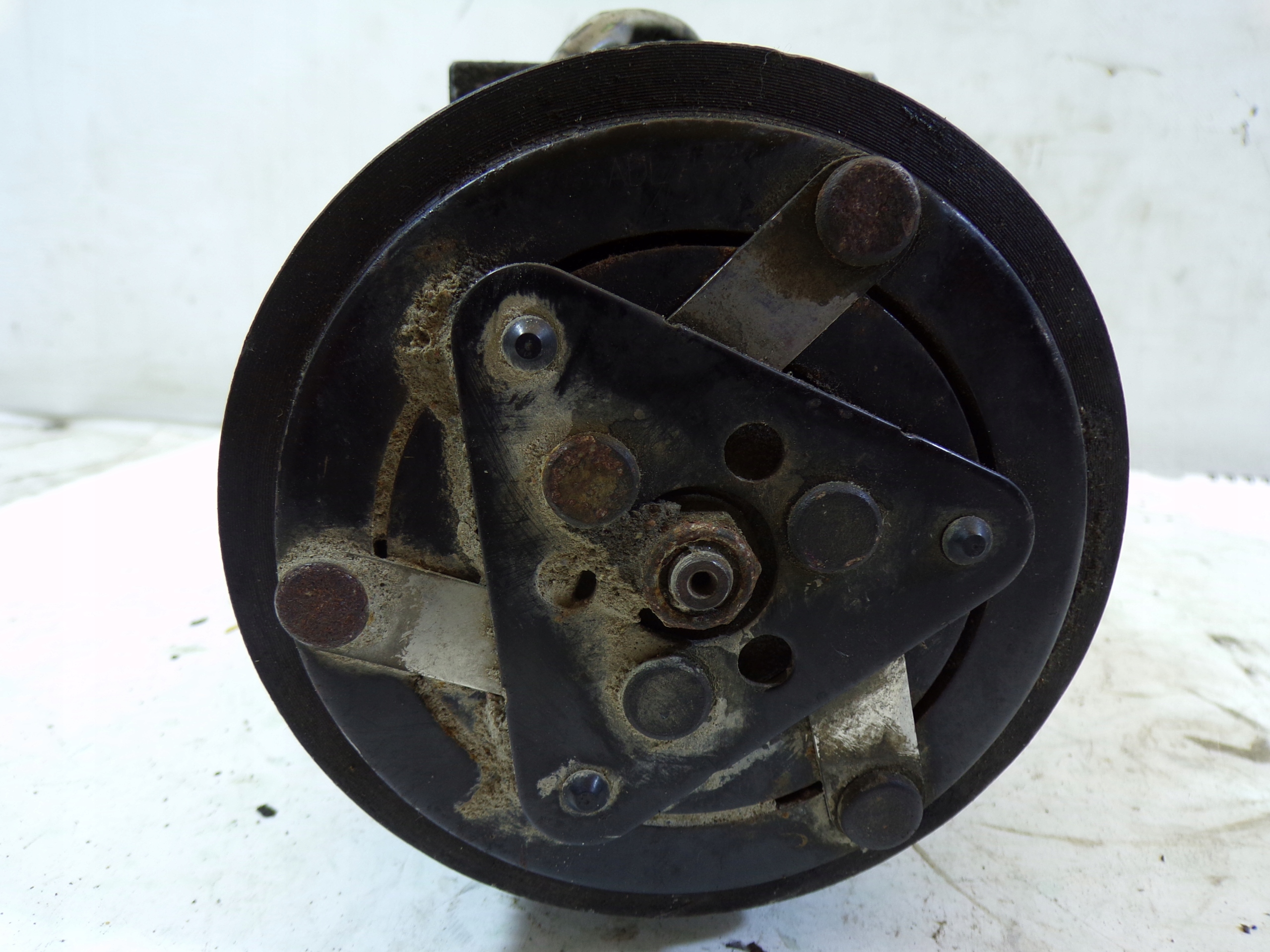 compressor; compressor of the air conditioning FORD 3M5H19D629HE