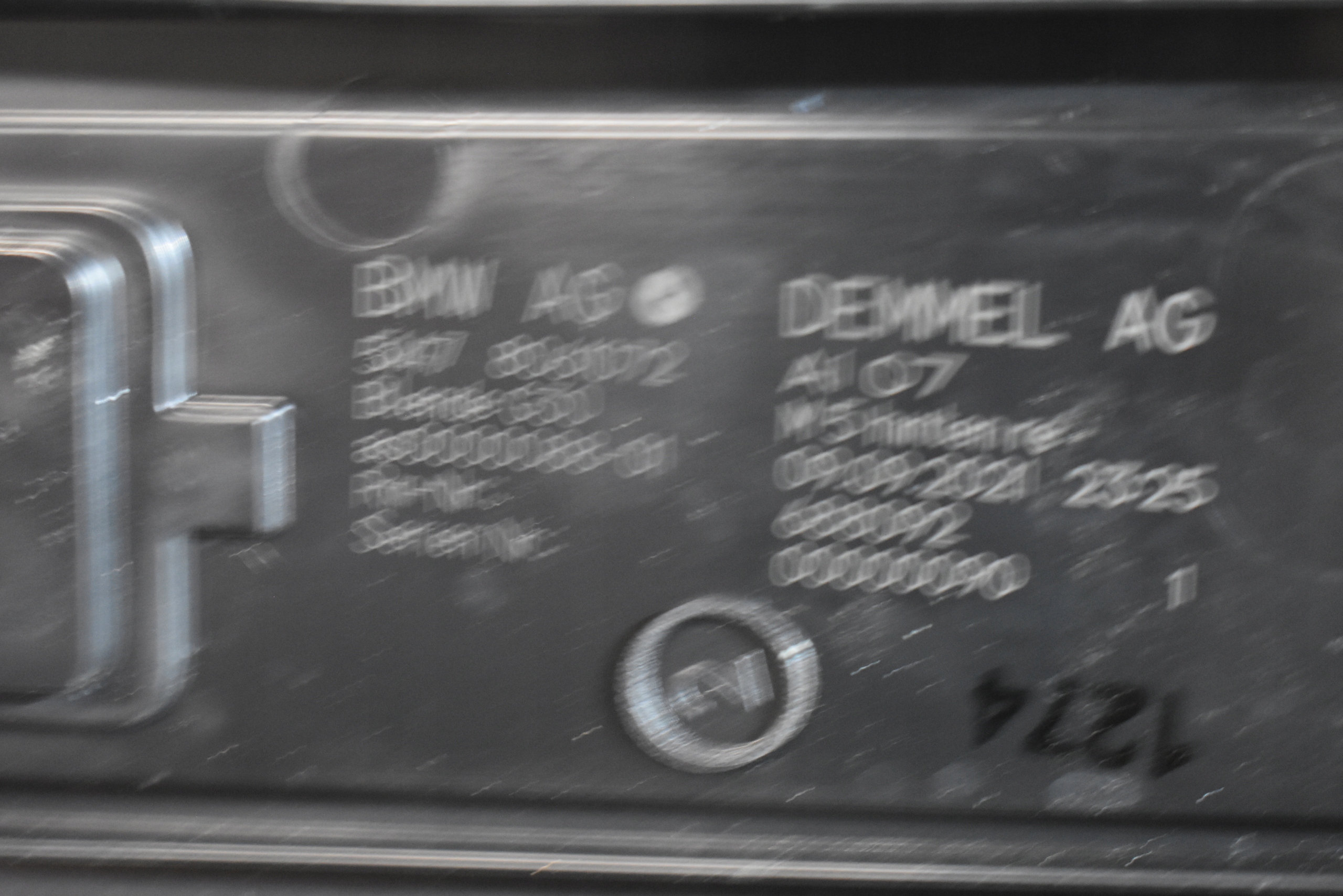IDEALNE mouldings caps threshold LED BMW F90 M5 1