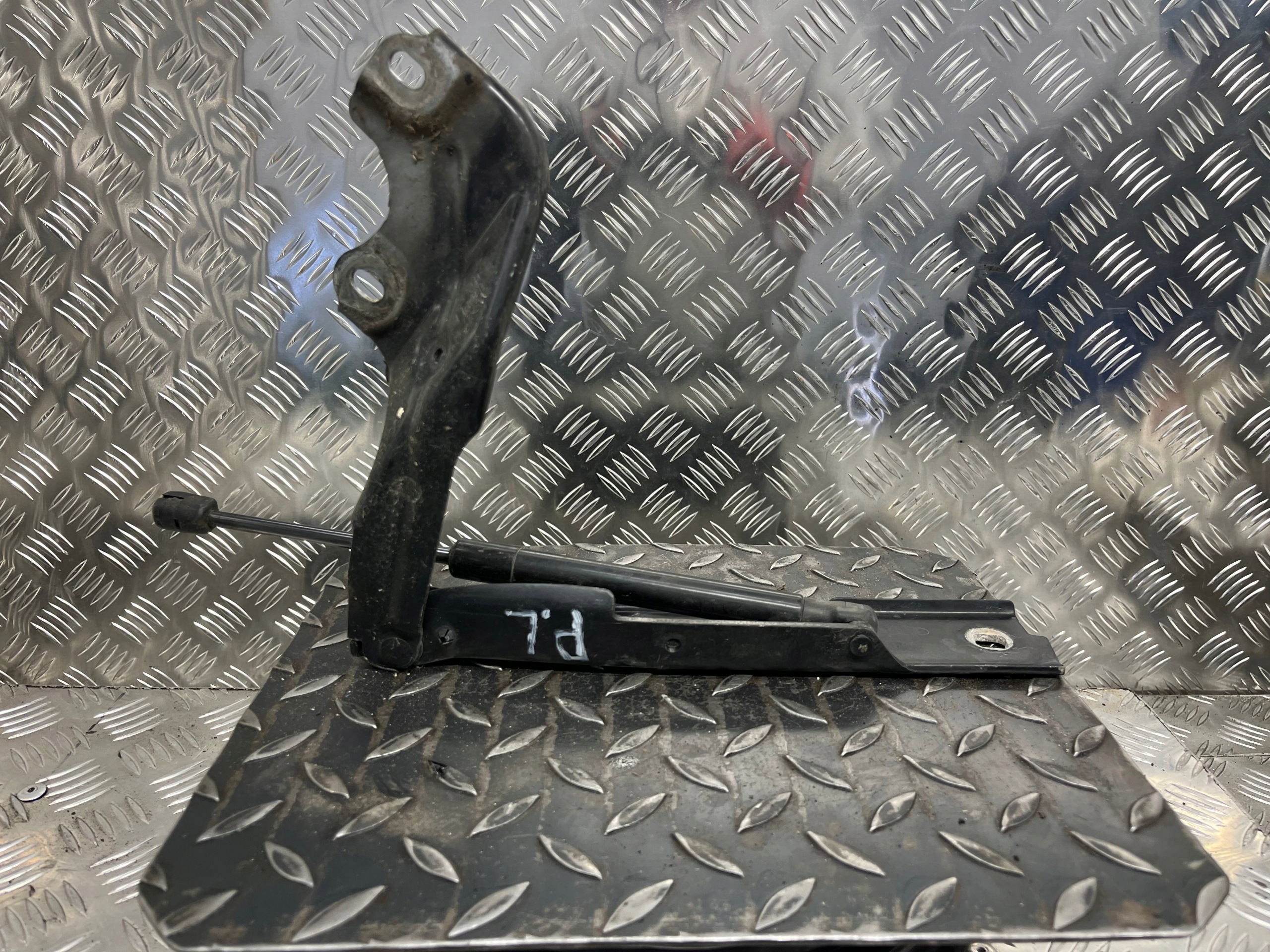 hinge bonnets left AUDI A6-C7 4G8823301C
