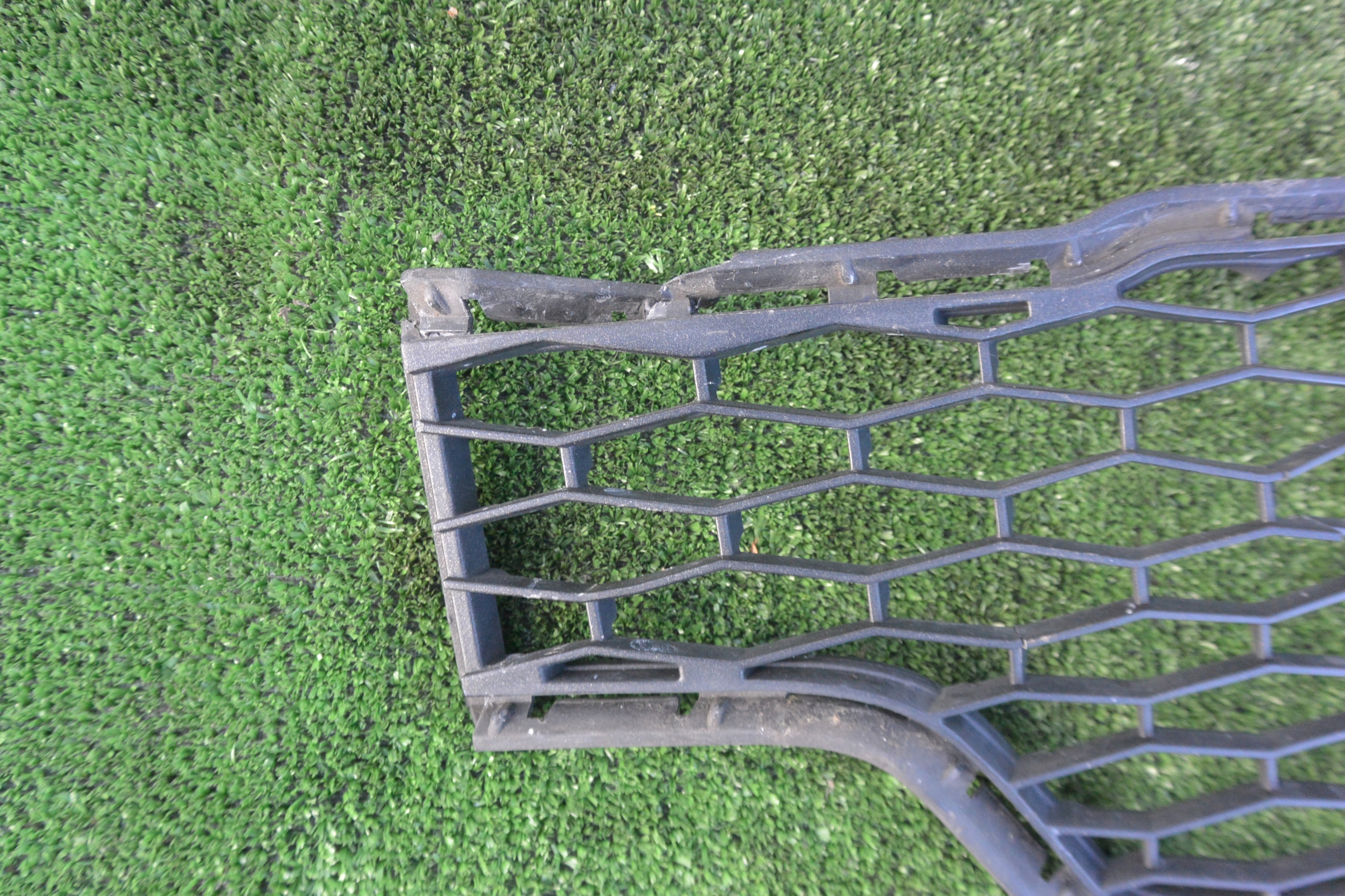 grid of a bumper right front MASERATI GHIBLI III