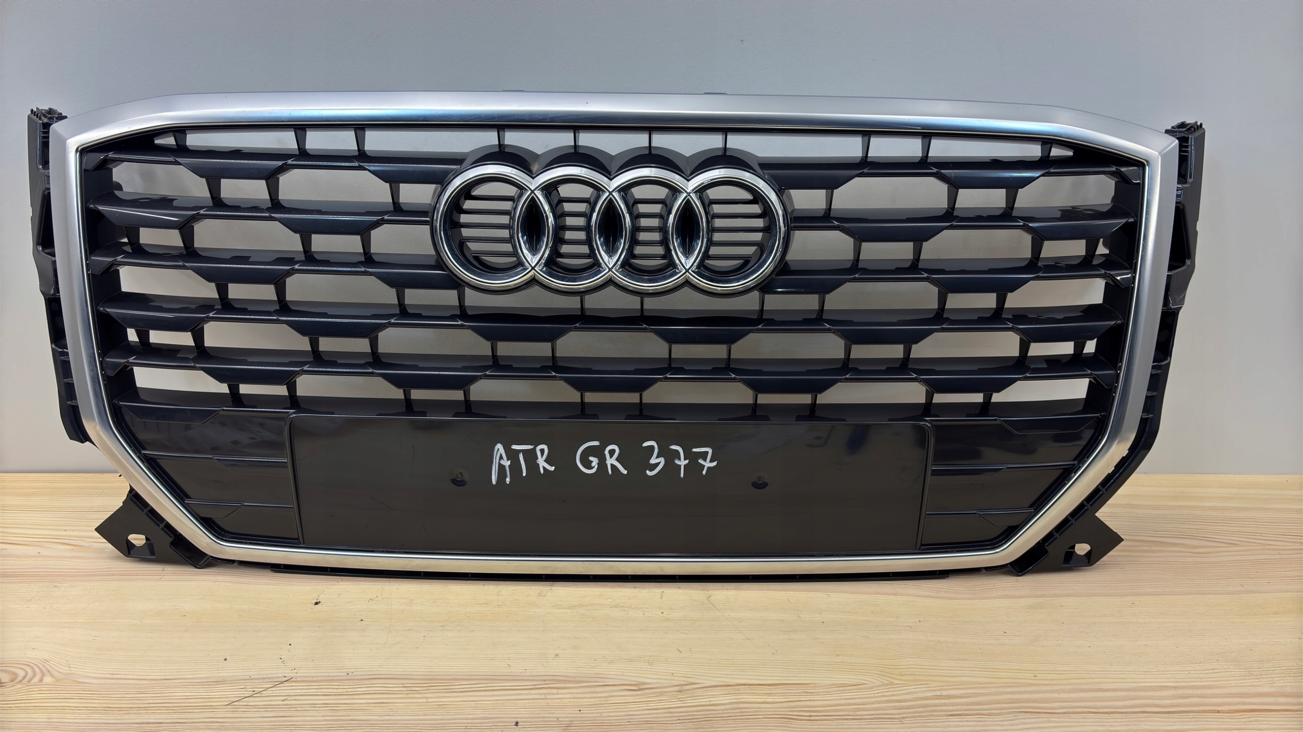Audi Q2 Kühlergrill FRONTGRILL Kühlergitter 81A8536510G - Thumbnail 1