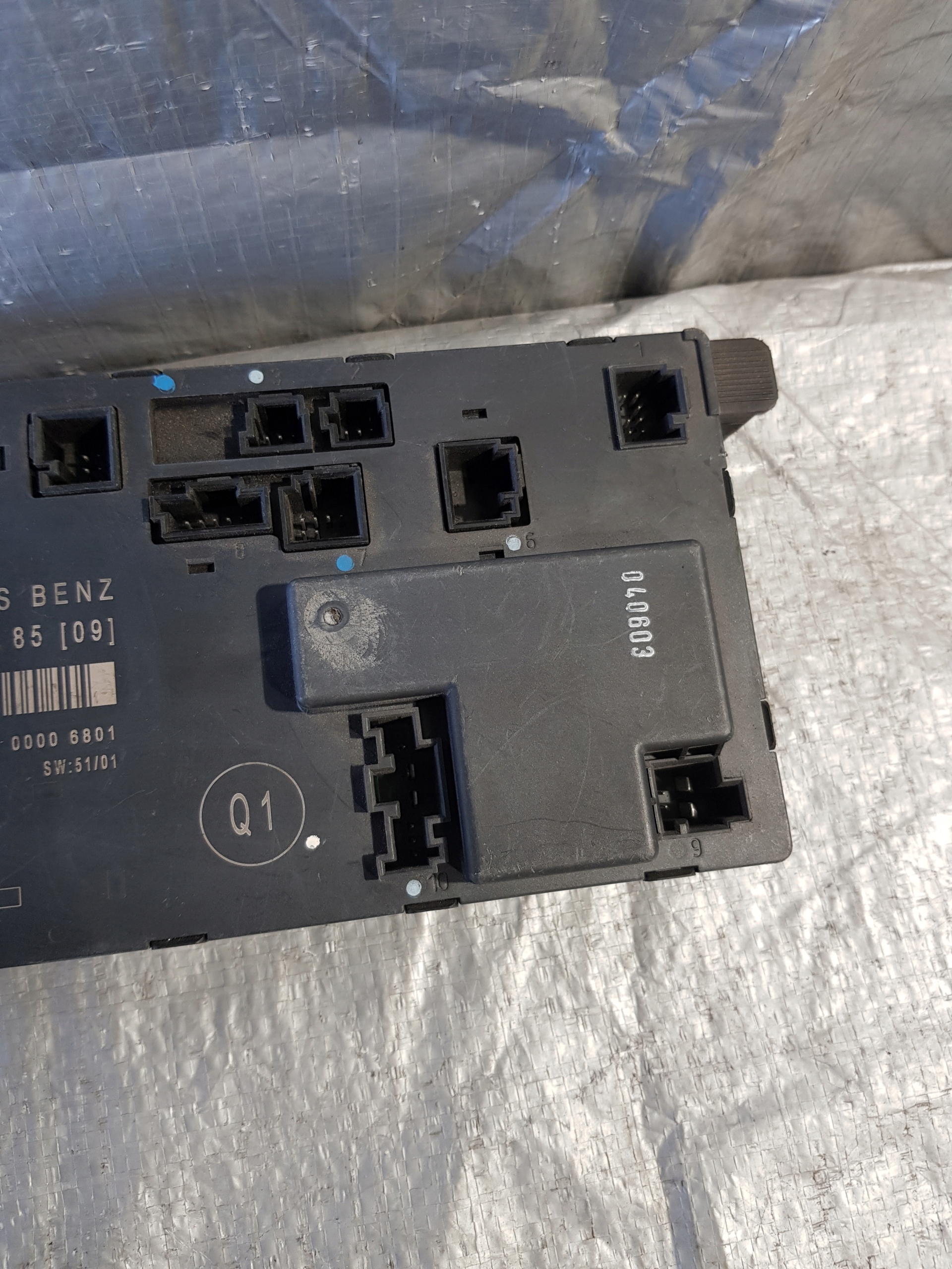 Mercedes-Benz W211 2.2 CDI module door left front OE 2118208385