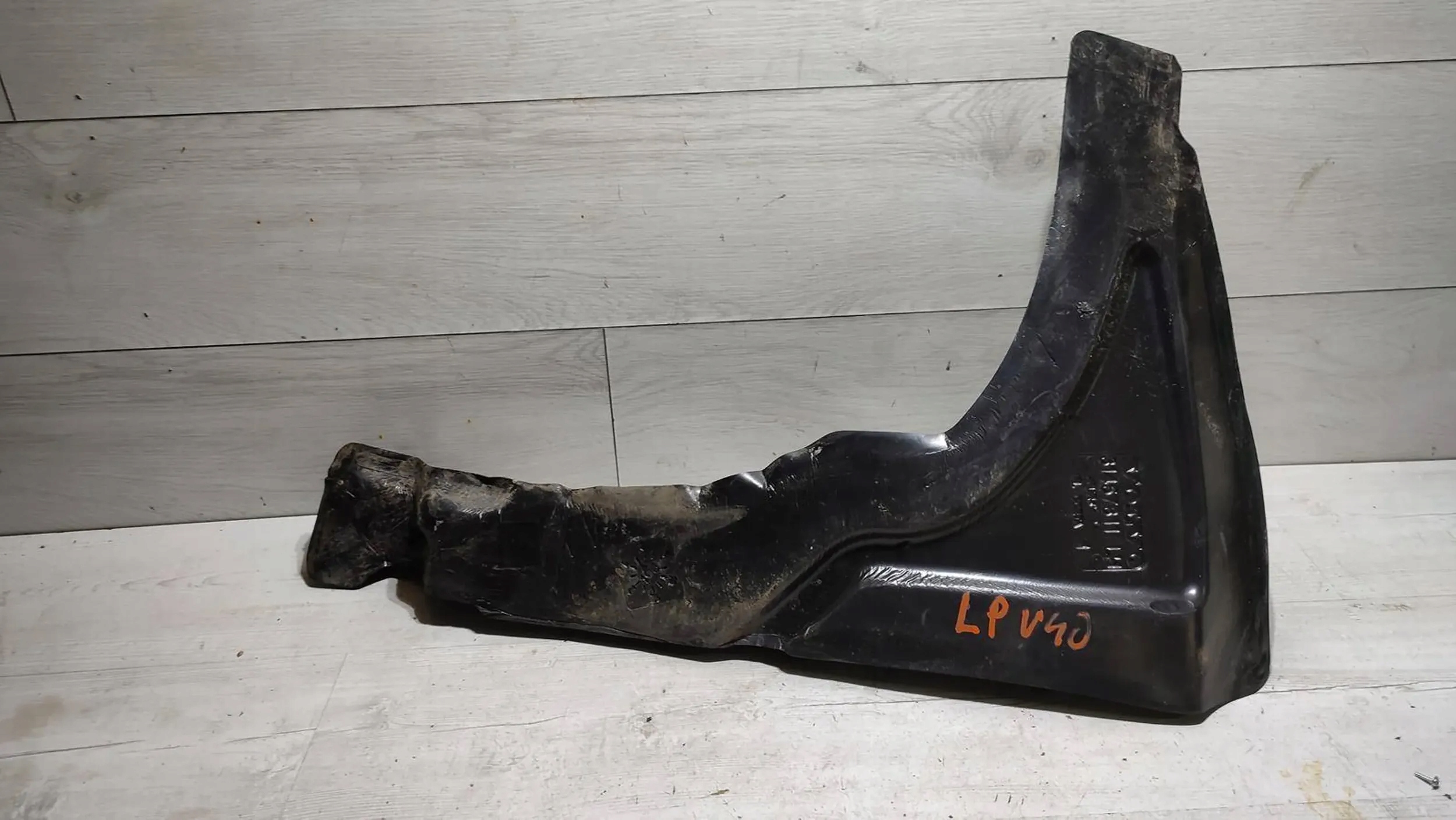 Volvo V40 II 2018r Gauche Bouche buse Insonorisation Aile