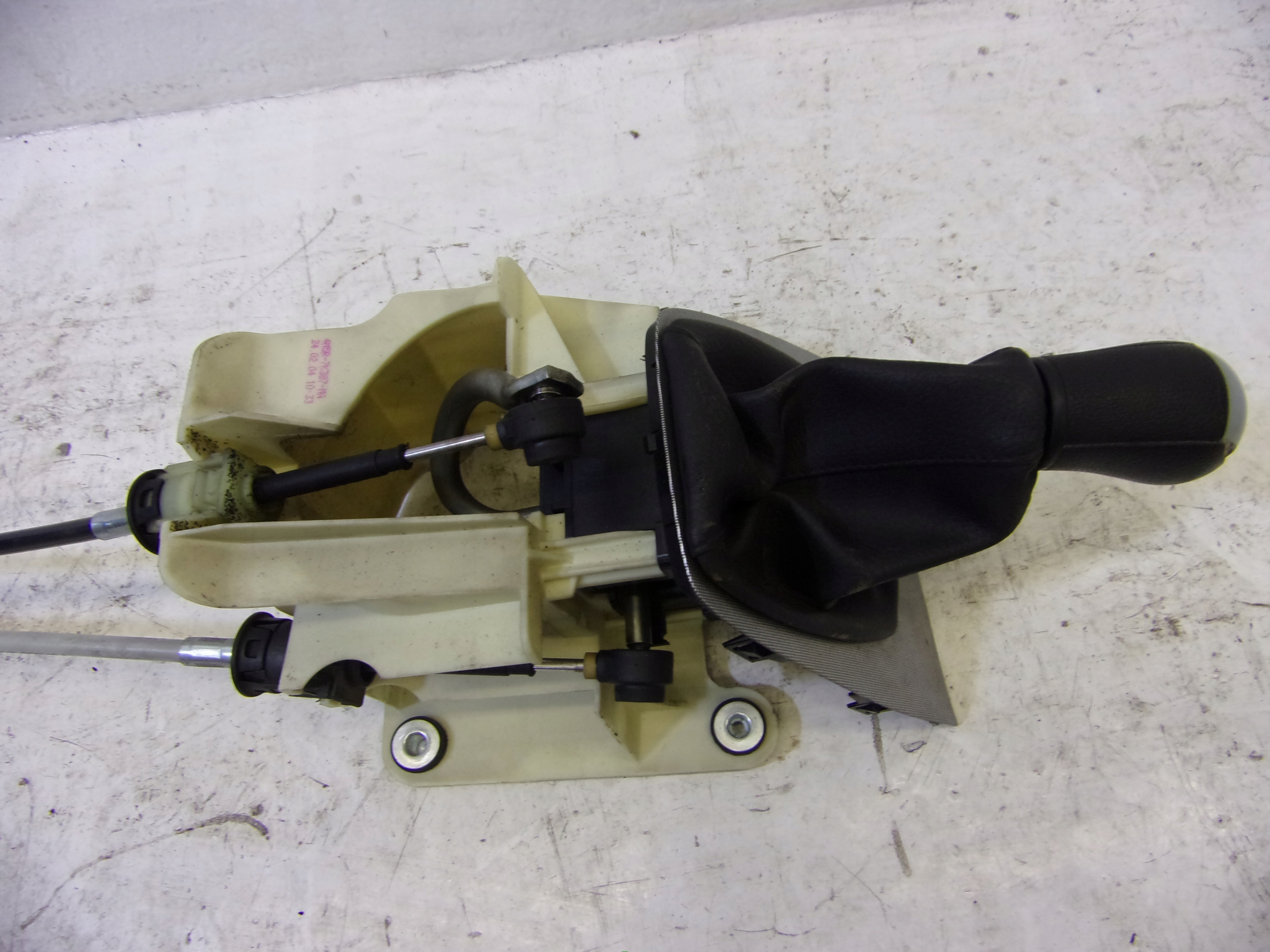 trim changes of the gear FORD C-MAX 4M5R7K387MA