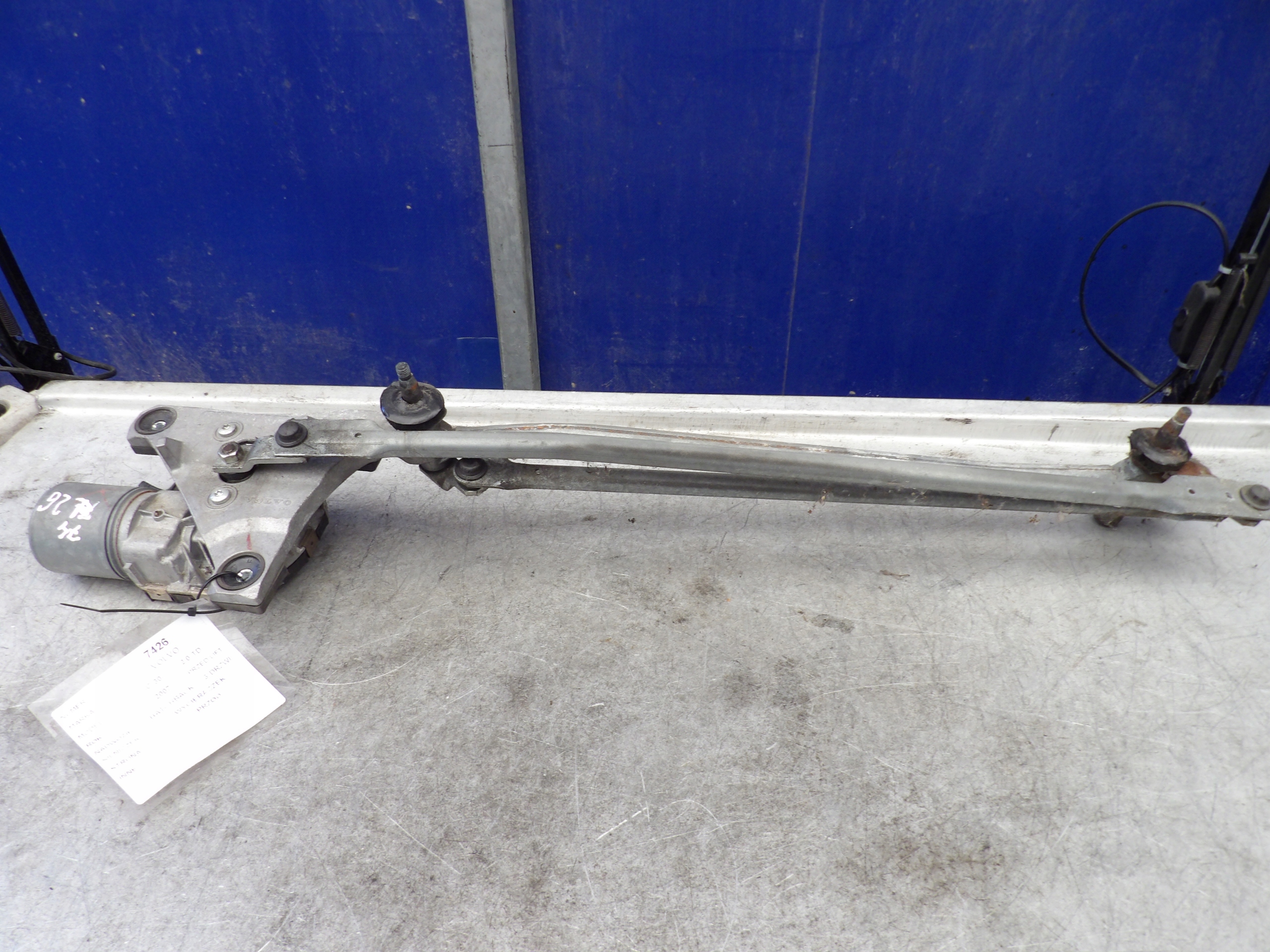 Volvo C30 wiper mechanism front