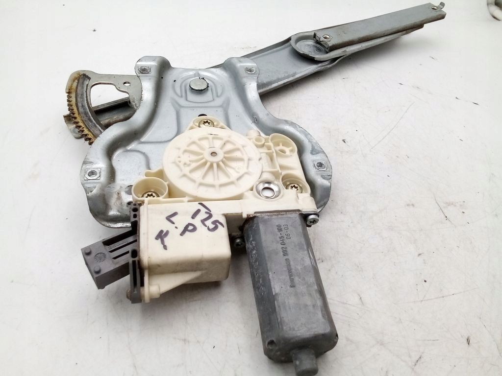 Toyota Avensis T25 II 2 window regulator left front front EU 69820-05050