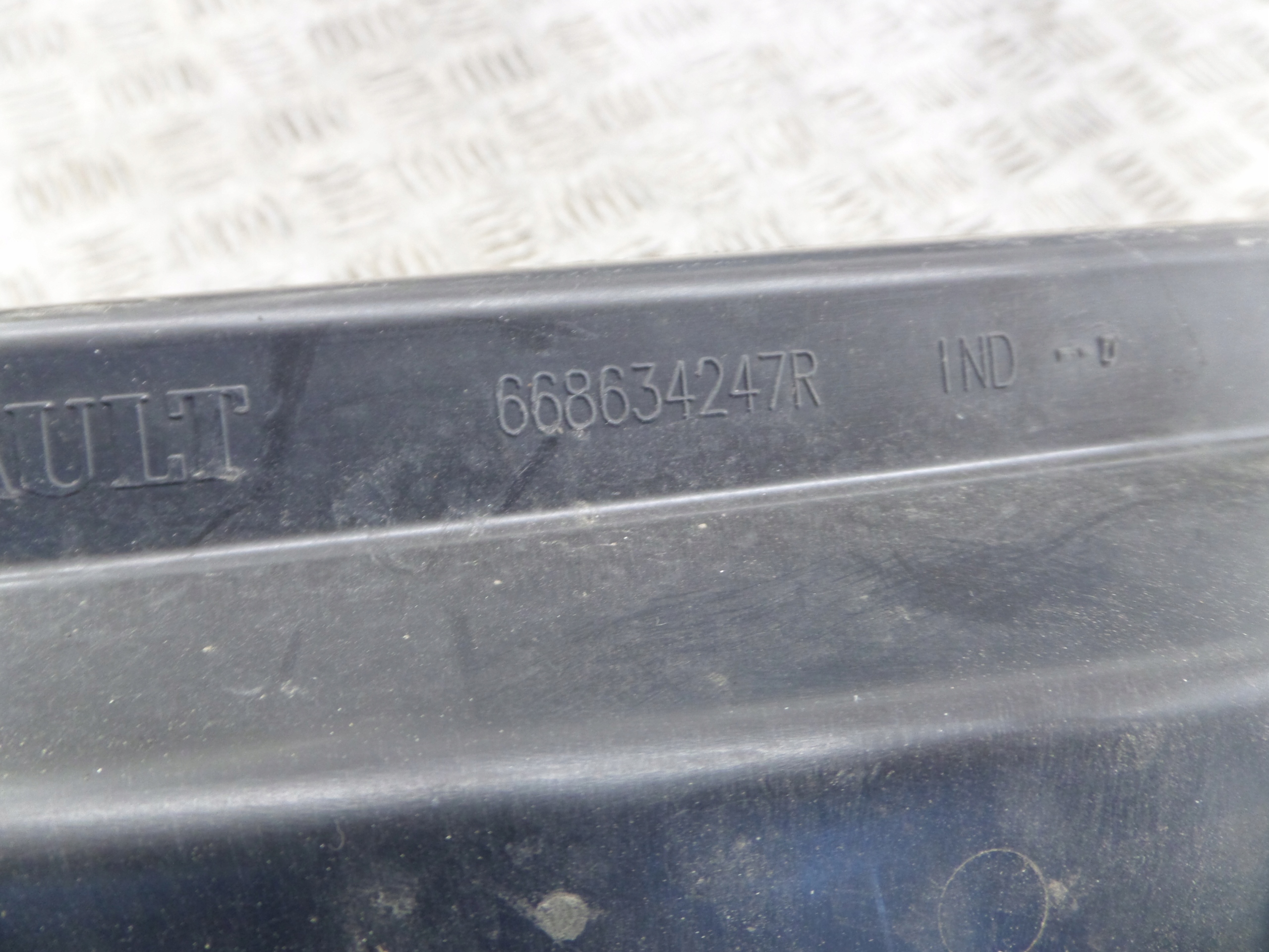SPLYW under the window left RENAULT TRAFIC III 668416578R