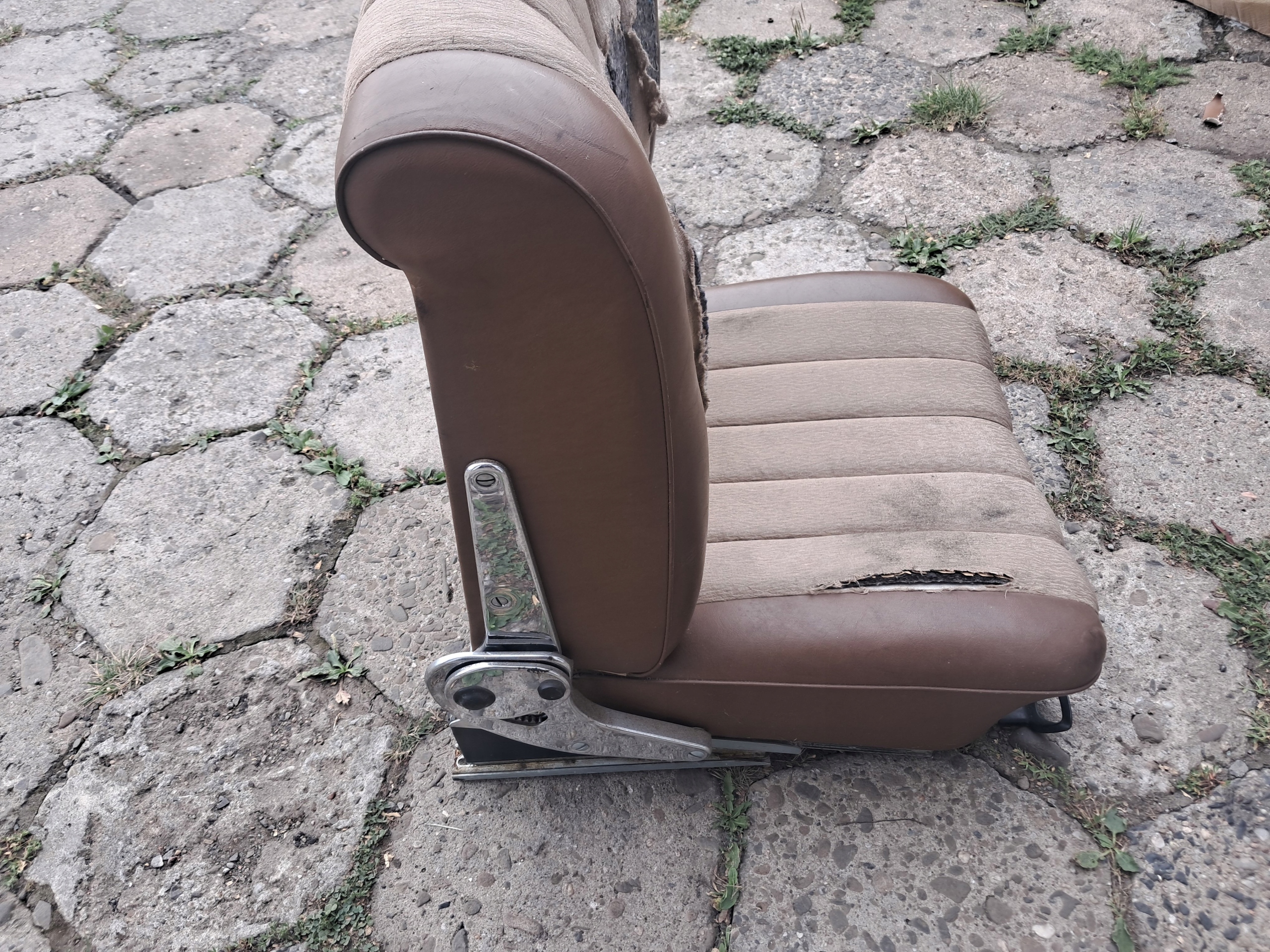 seat left front MERCEDES W108 1089109701