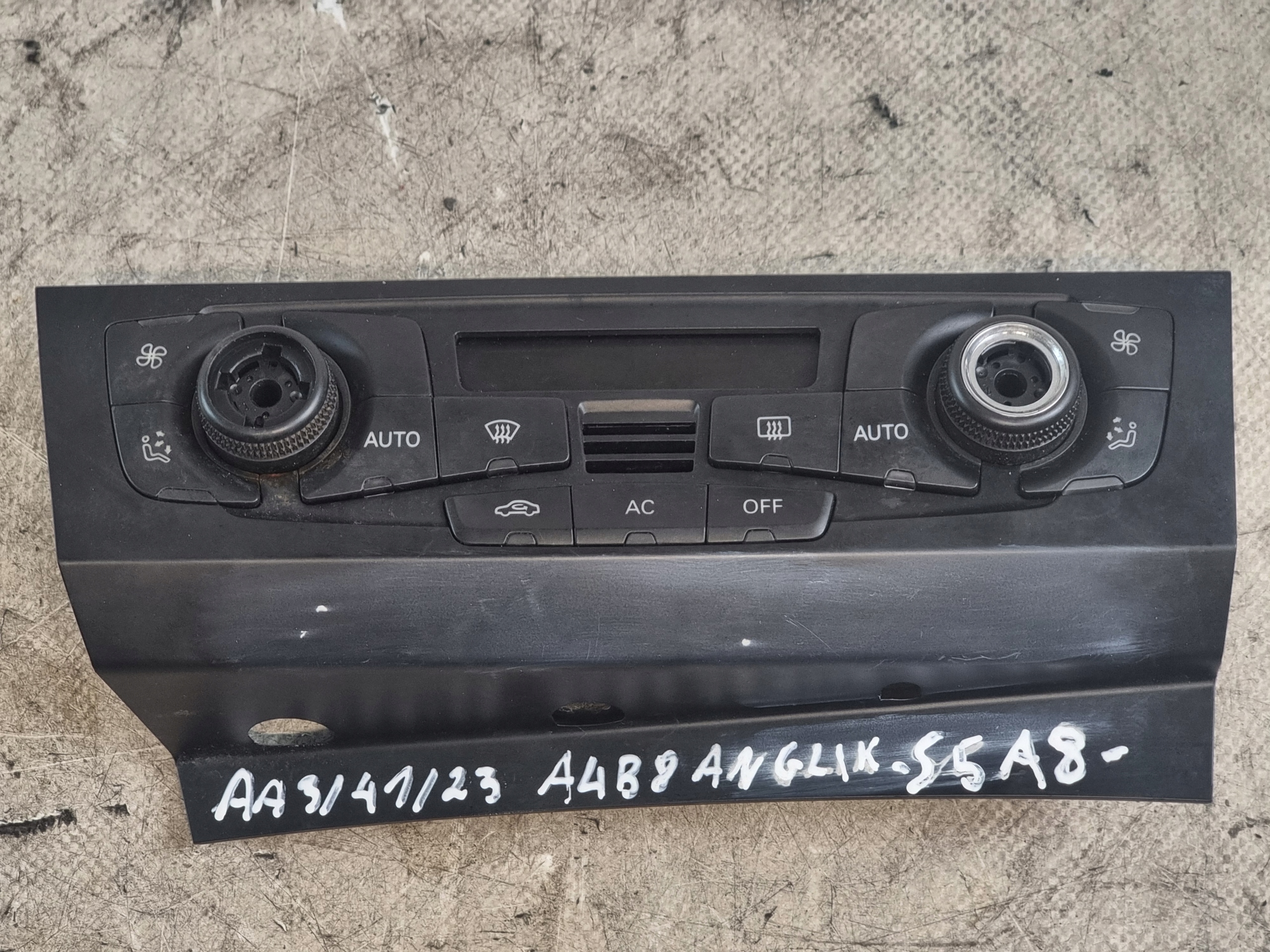 Unite commande clima Bouches buses OE 8T2820043S AUDI A4 B8 ANGLIK 08r