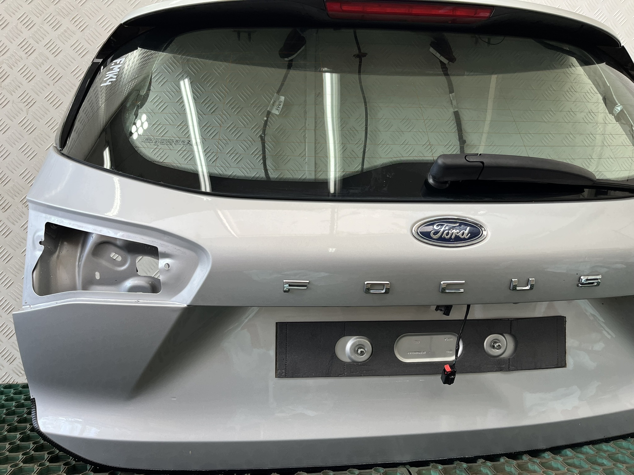 FORD FOCUS MK4 18-22 KOMBI boot doors boot colour MOONDUST SILVER
