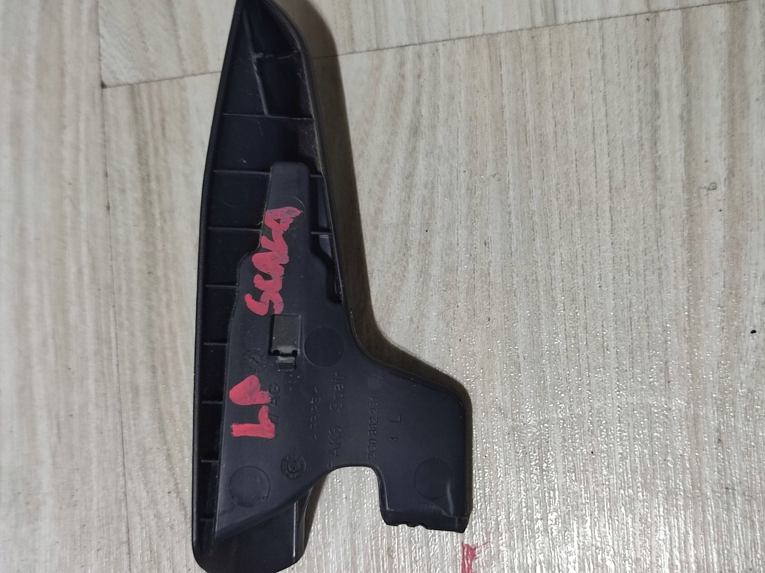 Skoda Scala 2020 front side left bracket do control siedziska