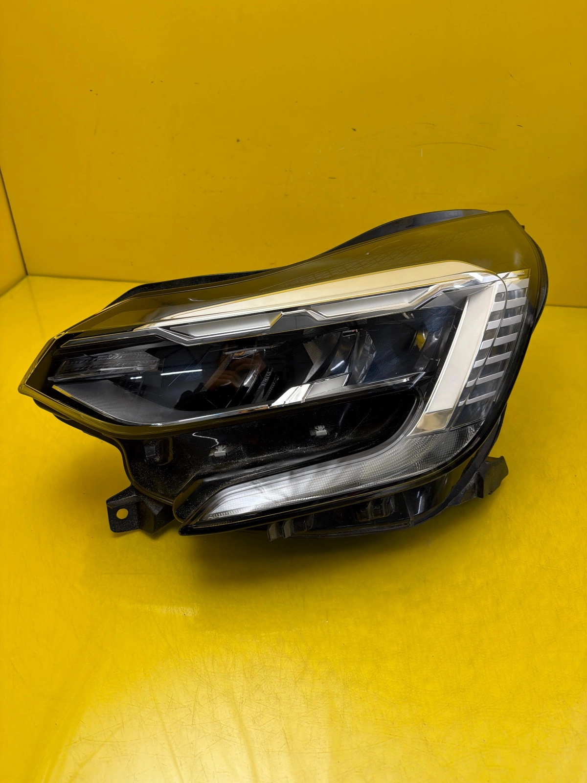 light left front Renault Captur II Full Led 260608054R