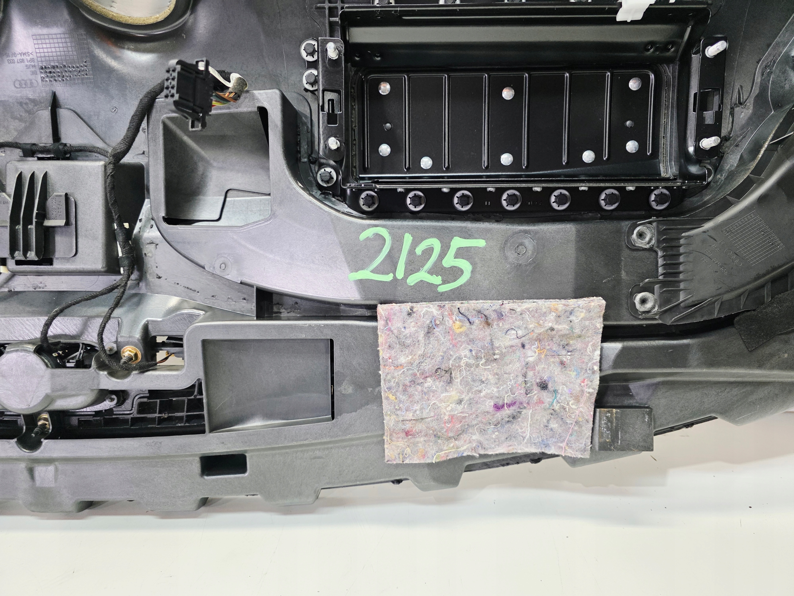 dashboard cockpit console AUDI A3 8P 8P1857041A 24A SOUL 2/25