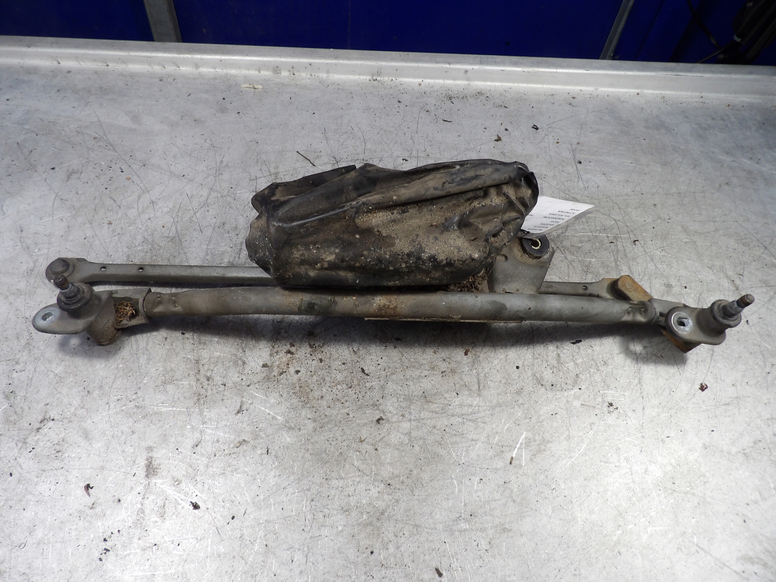 Citroen Saxo wiper mechanism front