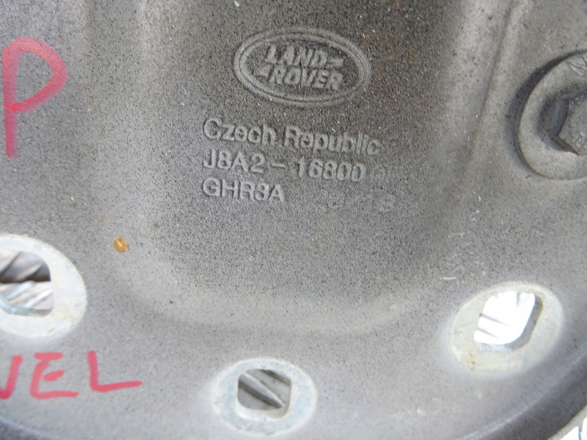 RANGE ROVER VELAR Charnière du capot Droite J8A2-16800