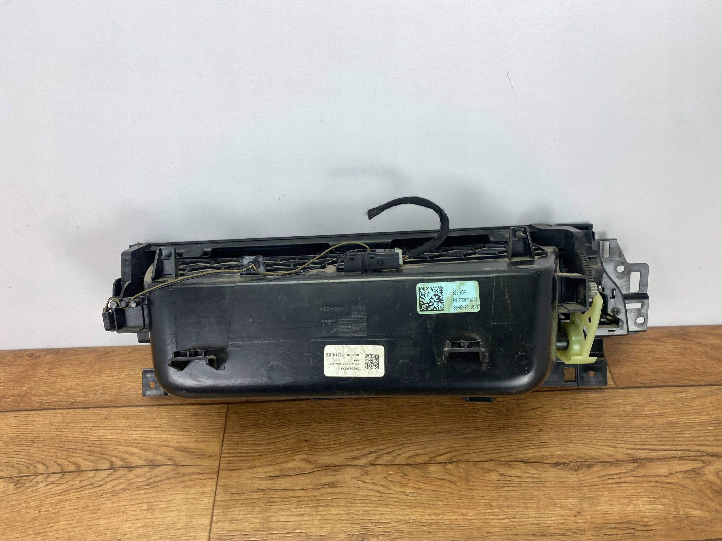 pretinac suvozača suvozača armature Dodge Ram 1500 2019+