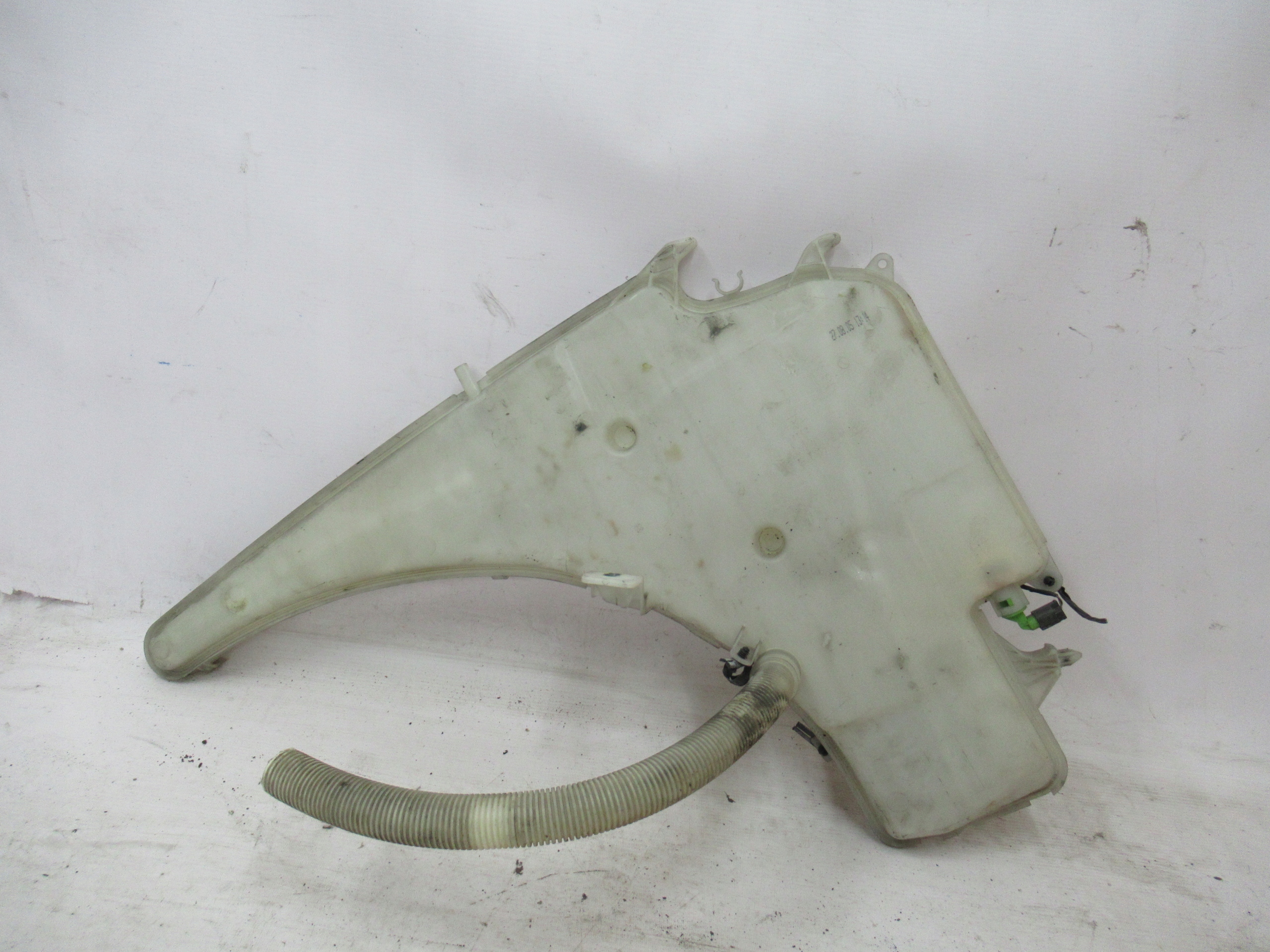 washer fluid tank BMW 3 E90 sedan