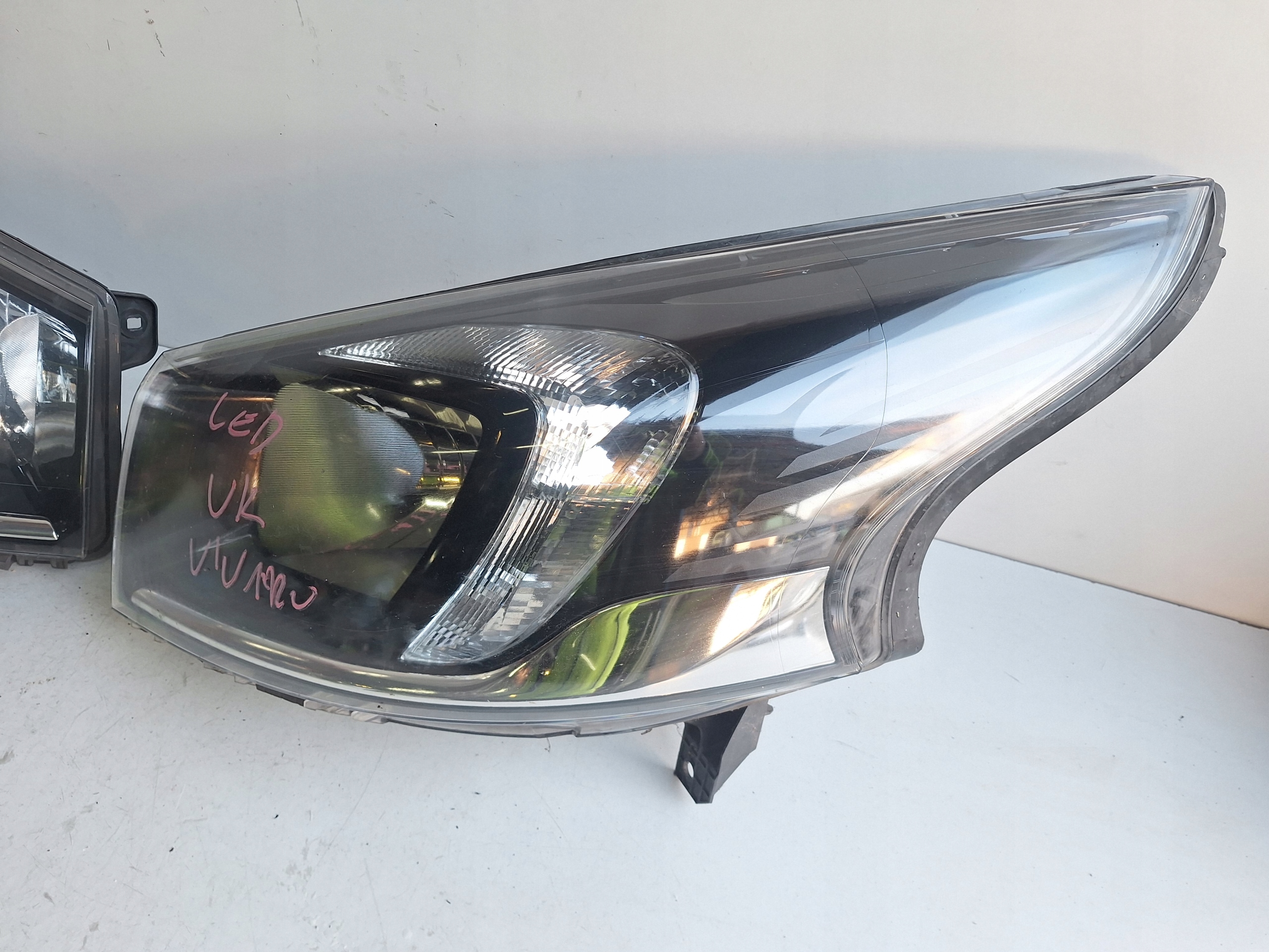 OPEL VIVARO B 14-19 light right + LED UK