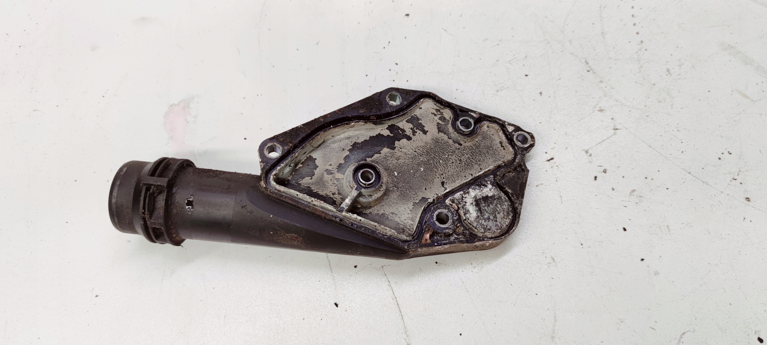 PRIRUBNICA VODE AUDI A4 B7 A6 C6 2.4 3.2 06E121161T