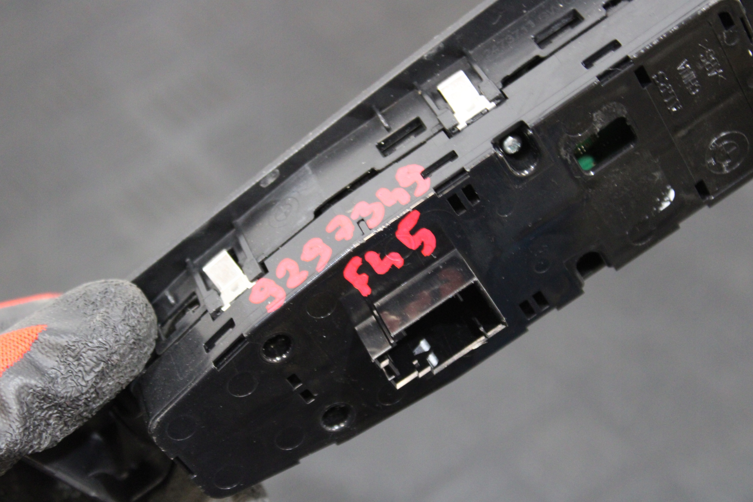 levers control of the window door left front BMW 2 F45 ACTIVE TOURER