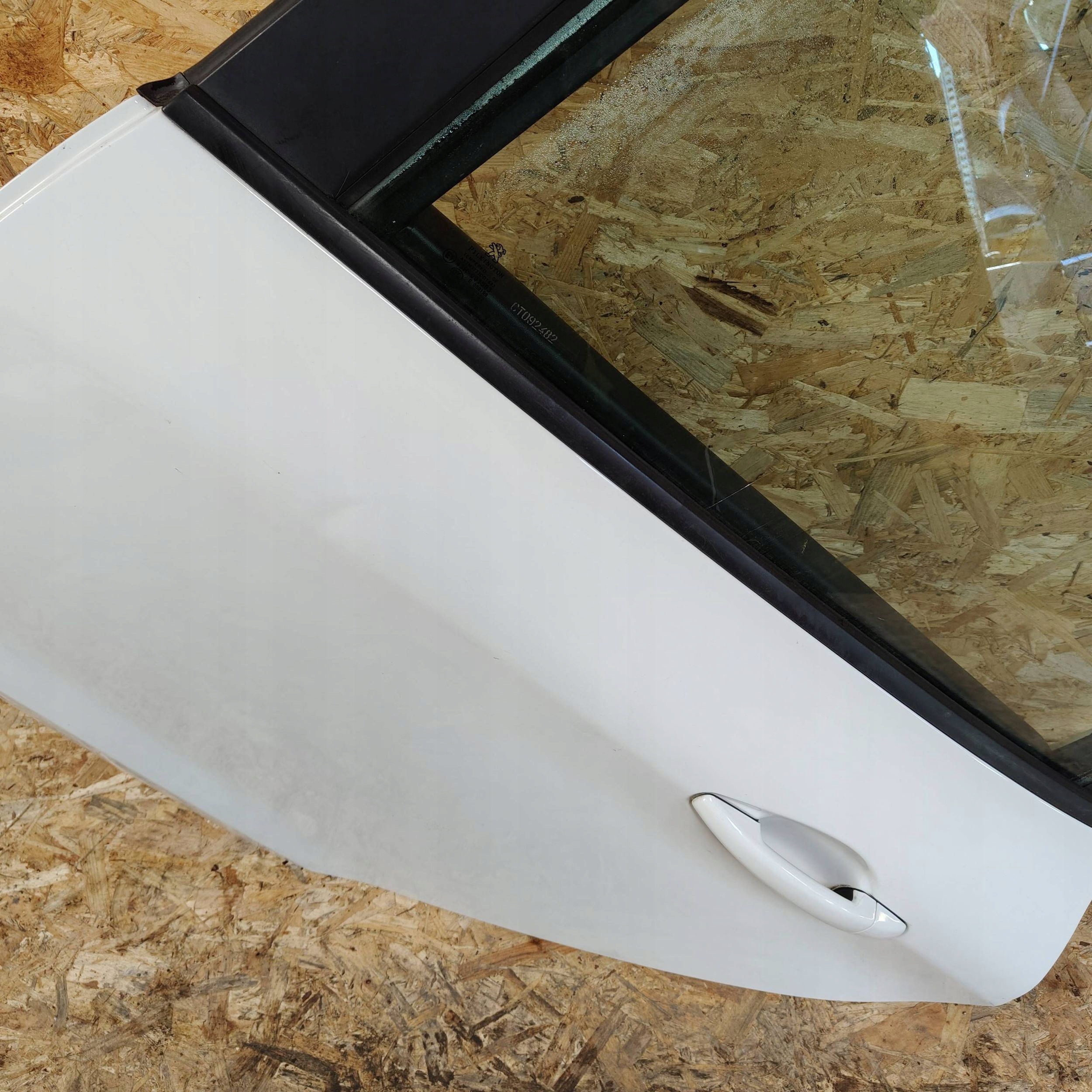 door rear. rear part side left Peugeot 208 and