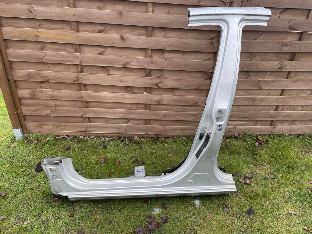 256985468 - HYUNDAI I20 08-стойка подоконник левый