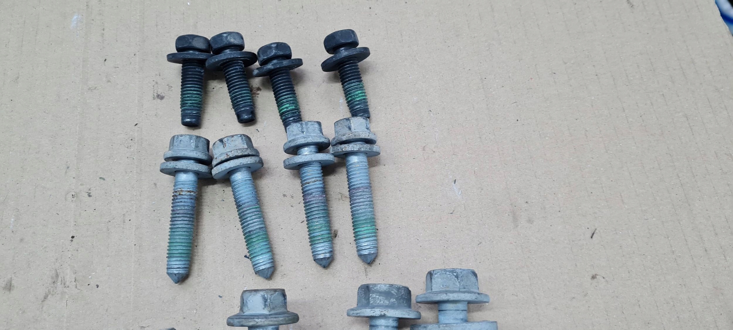 Chrysler Pacifica 2022 screws SANEK WOZKA KOLYSKI springing rear part rear.
