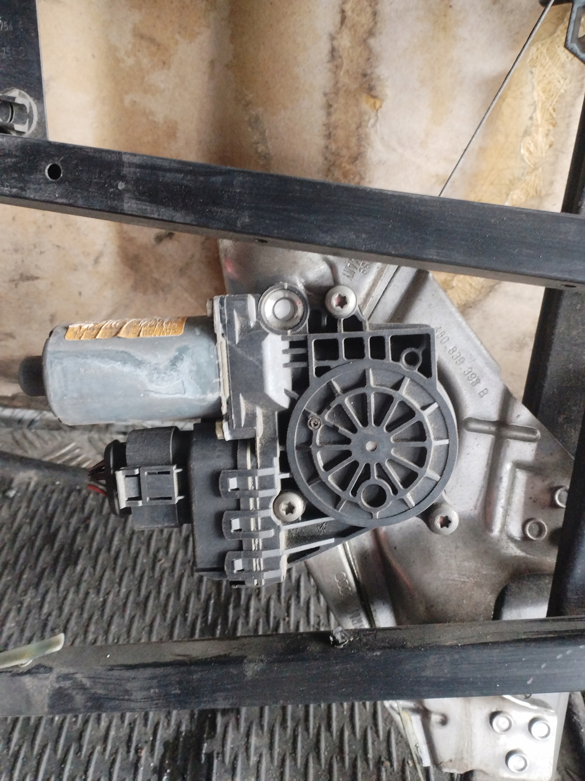 window regulator right rear part Audi A6C5 sedan