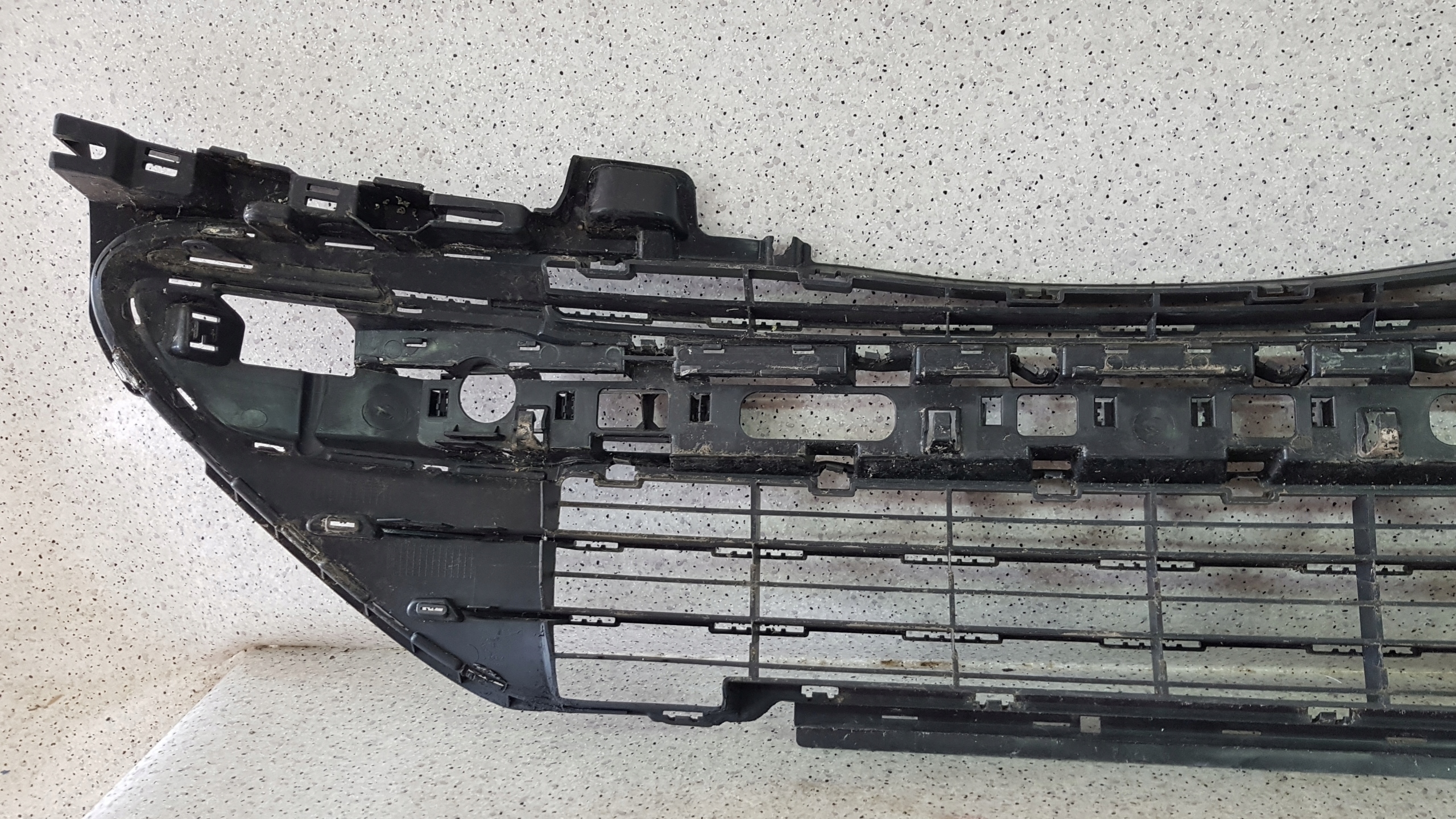 PEUGEOT RCZ 2010 - Lüftungsgitter mitte der Stoßstange 3397