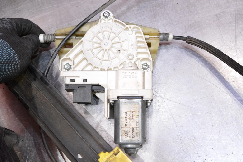 window regulator right front EU 4F0959802L AUDI A6 C6 04-08
