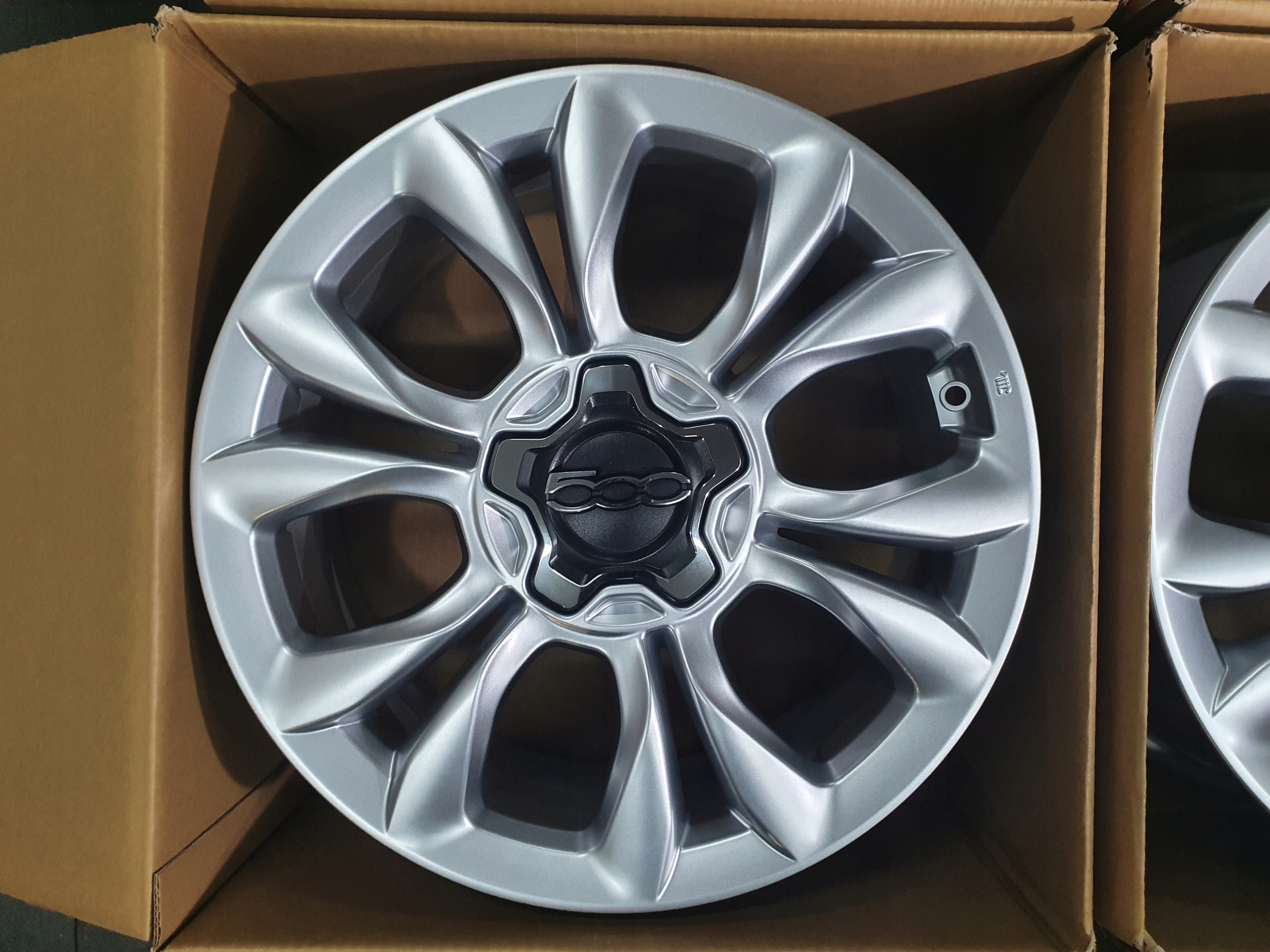 4x Felgi 17 FIAT 500X Croma 7J ET 40 5x110 Rim diameter 17