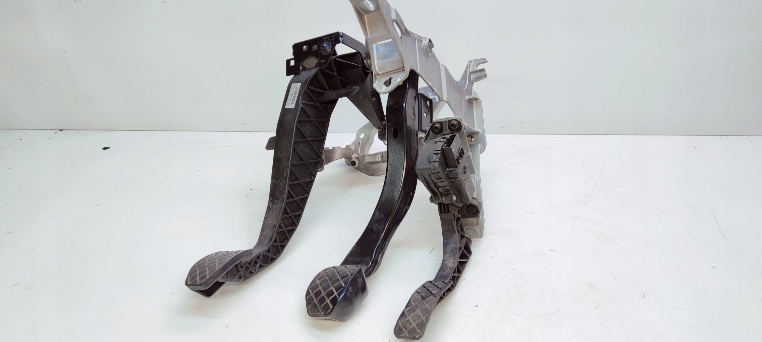 Педали диффузор Audi A6 C6 механика 4F1721117D