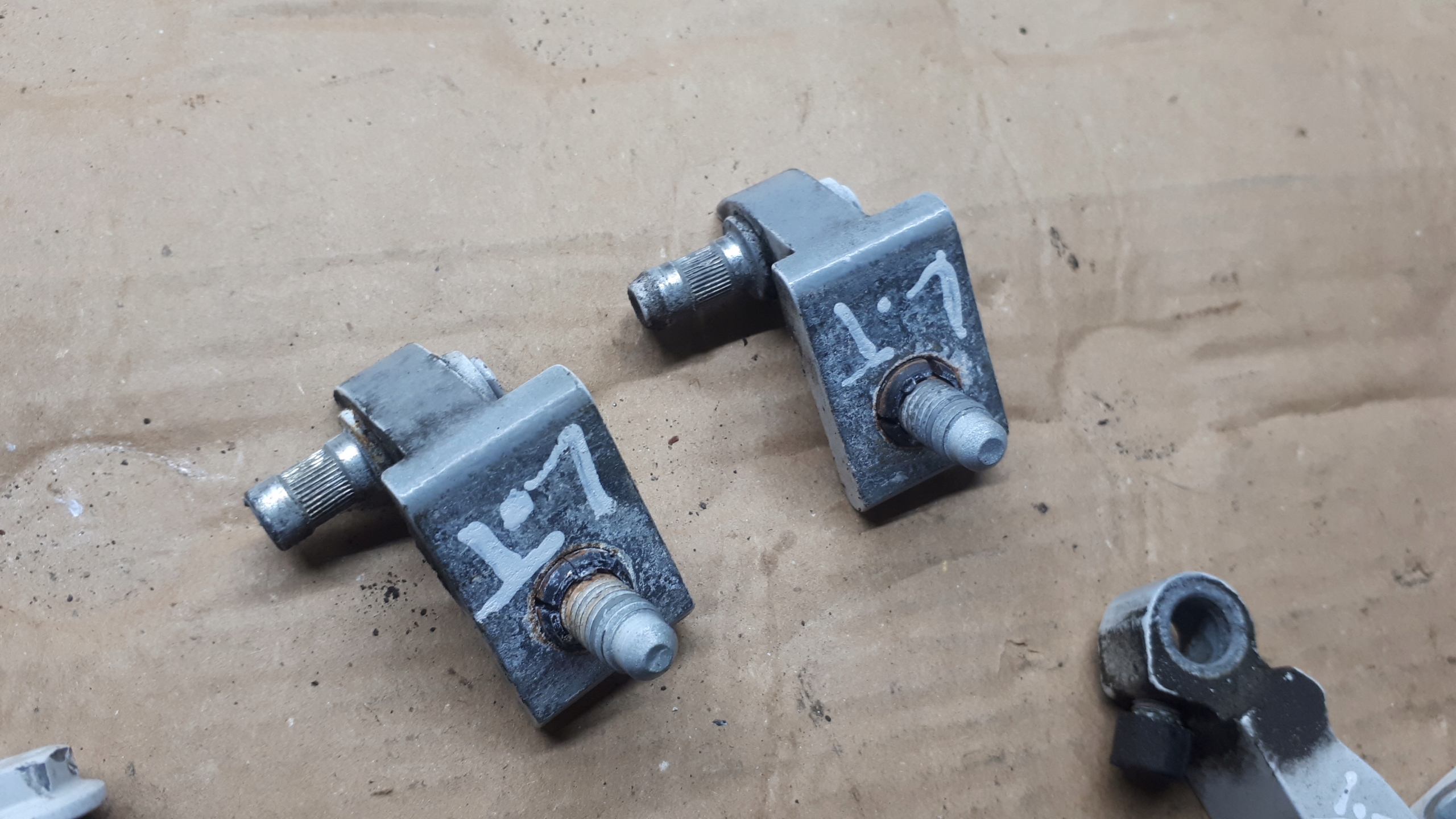S4 B8 LIFT A4 hinge hinges door left rear part LS9R