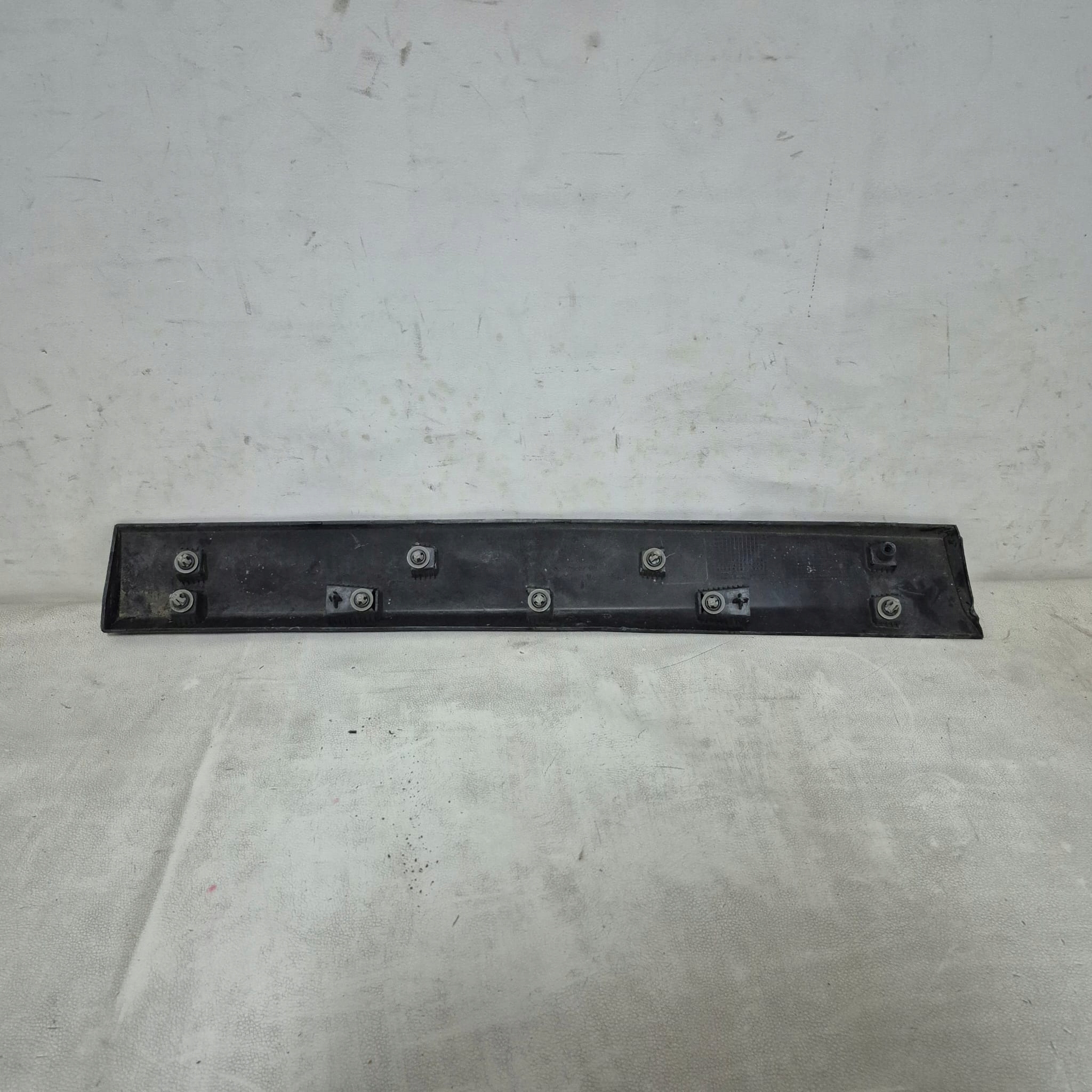 BMW X1 F48 15-22 moulding cap left rear part