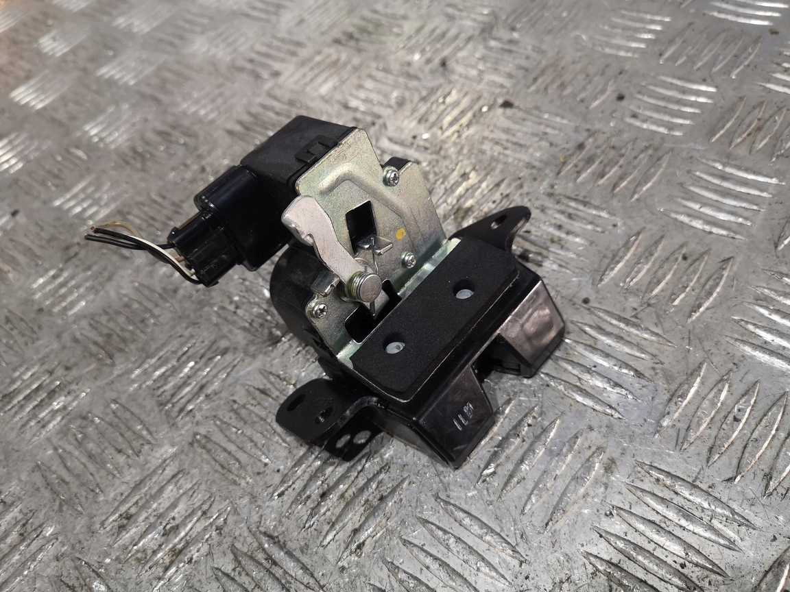 8L0827505, - ЗАМОК ЗАДНЕЙ ДВЕРИ БАГАЖНИКА KIA SOUL II 14-17