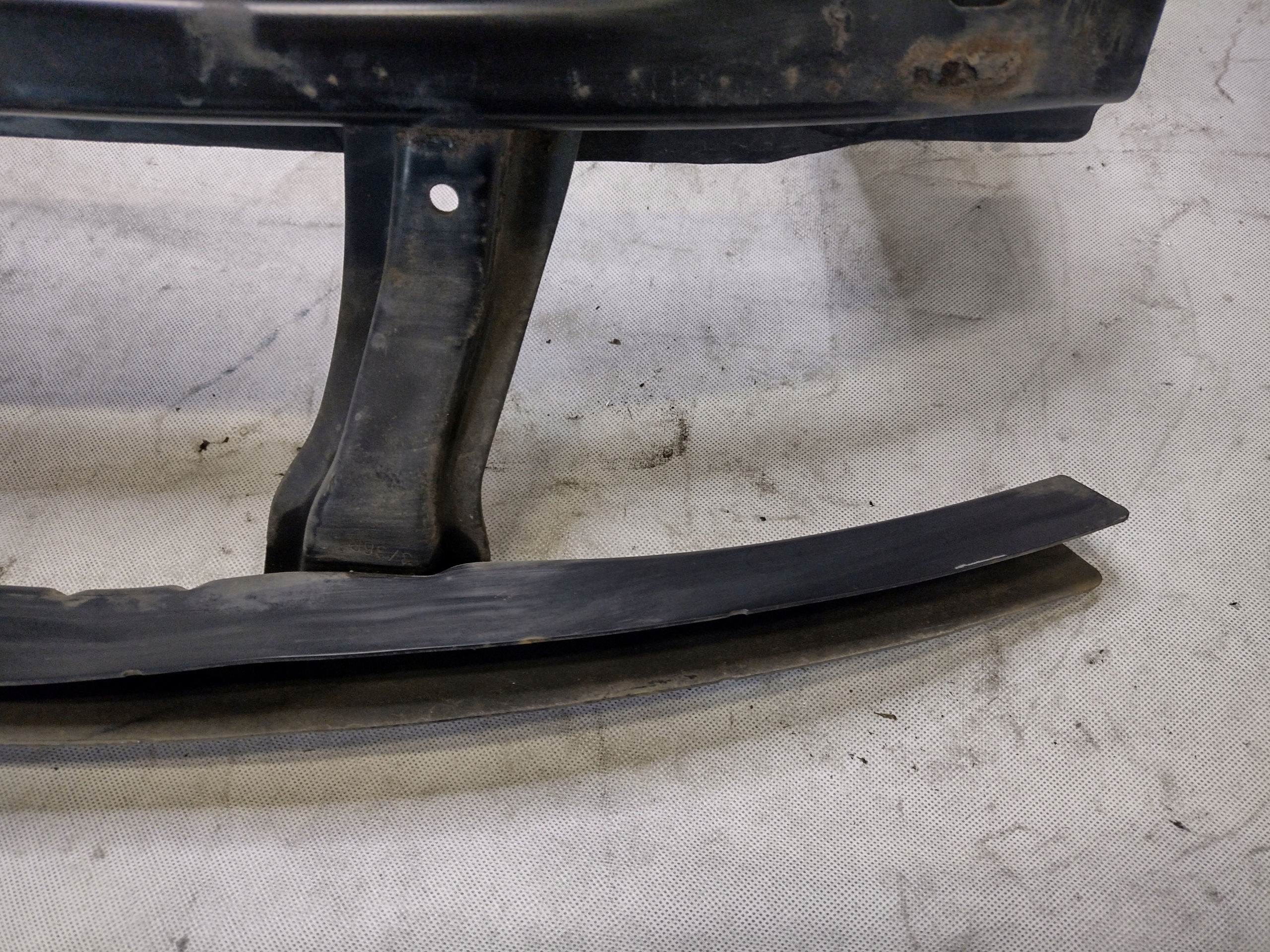 sider wall support of the front Volkswagen Passat B6