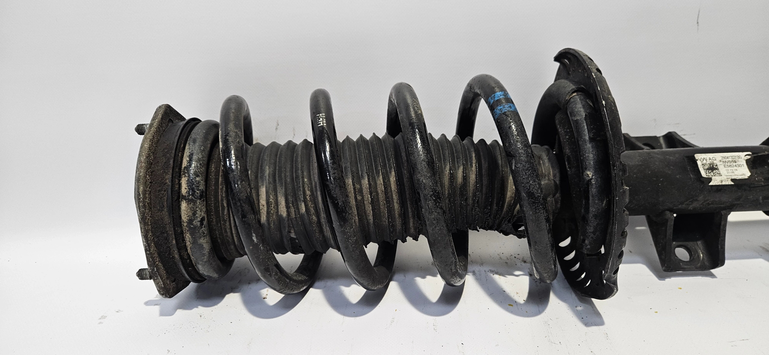 shock absorber left front VW CRAFTER II MAN TGE