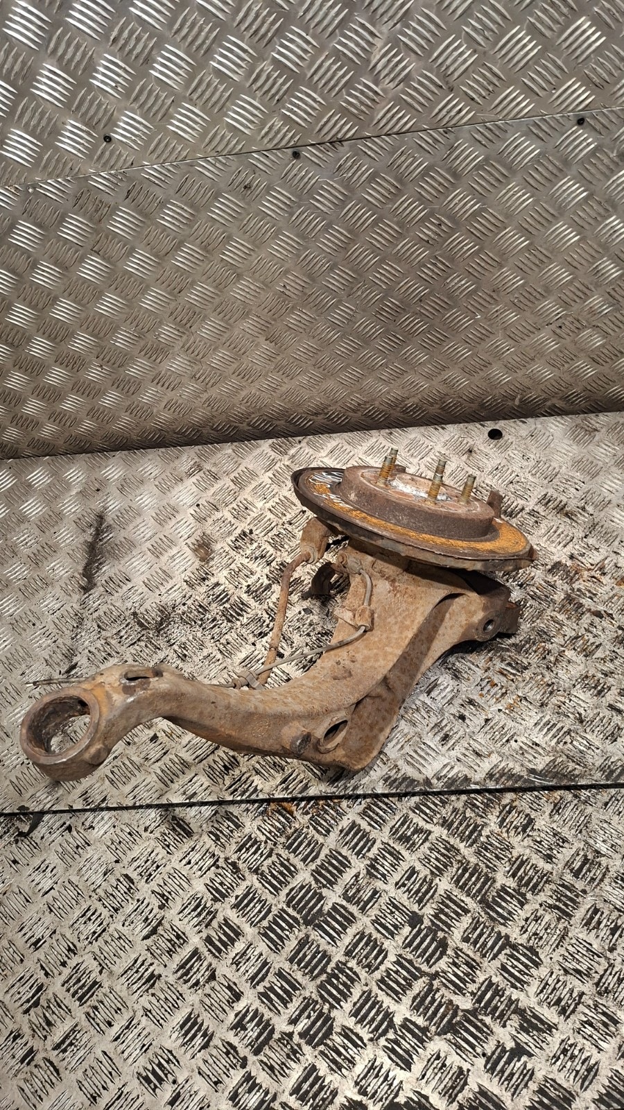 arm swing left rear part MAZDA TRIBUTE 2.3