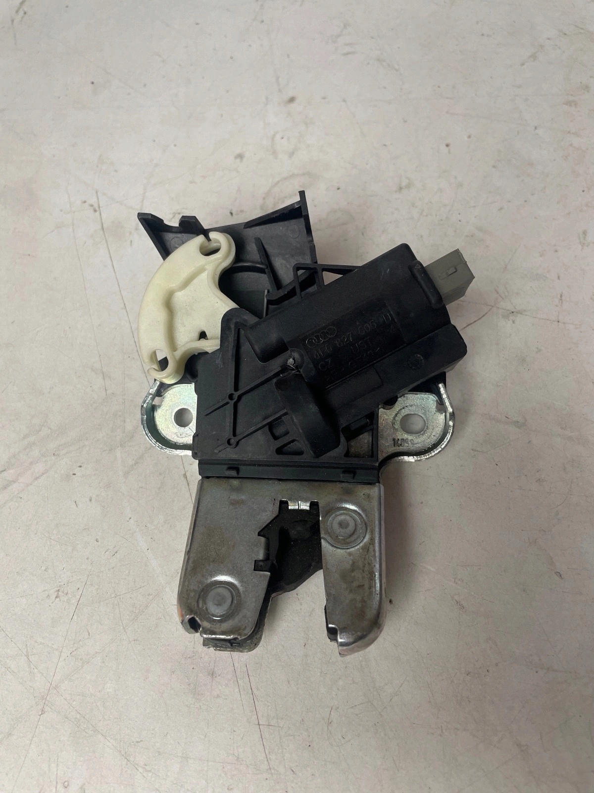 lock bonnet boot Audi A4 B8