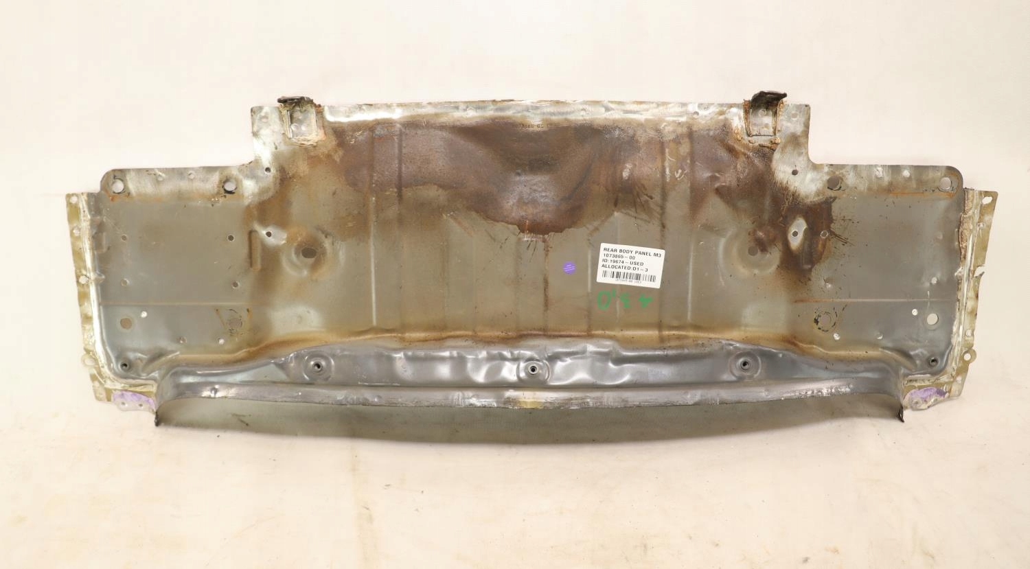 TESLA MODEL 3 WZMOCNIENIE ŚCIANA TYŁ 1073865-00-I Waga produktu z opakowaniem jednostkowym 10 kg